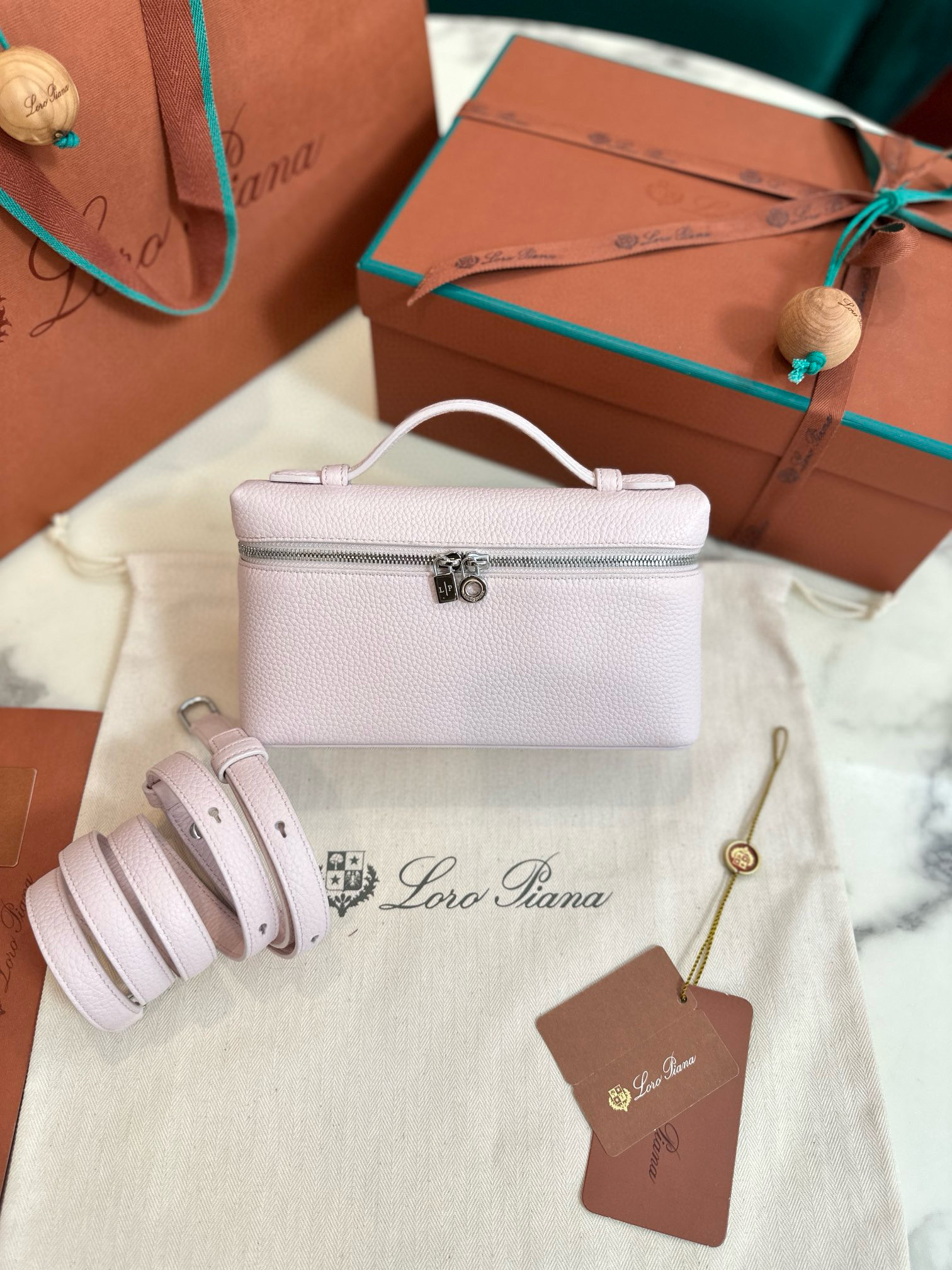 로로피아나 여자가방