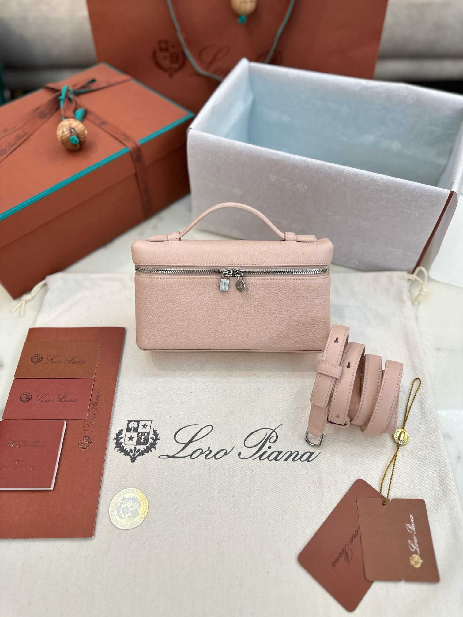 로로피아나 여자가방