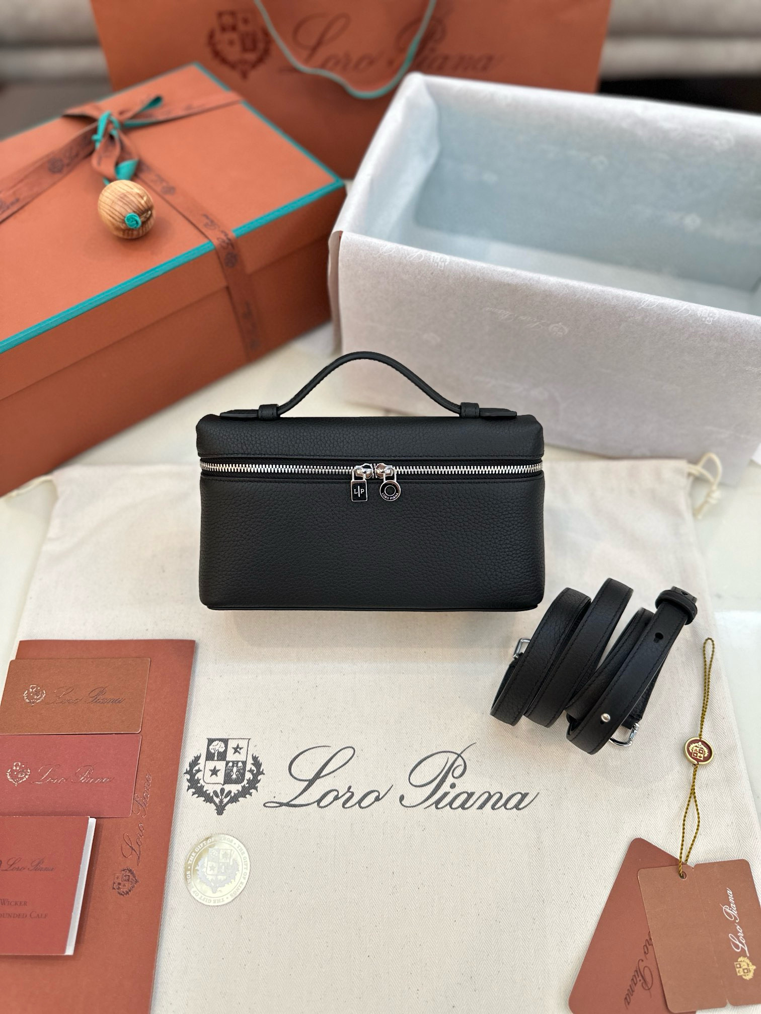 로로피아나 여자가방