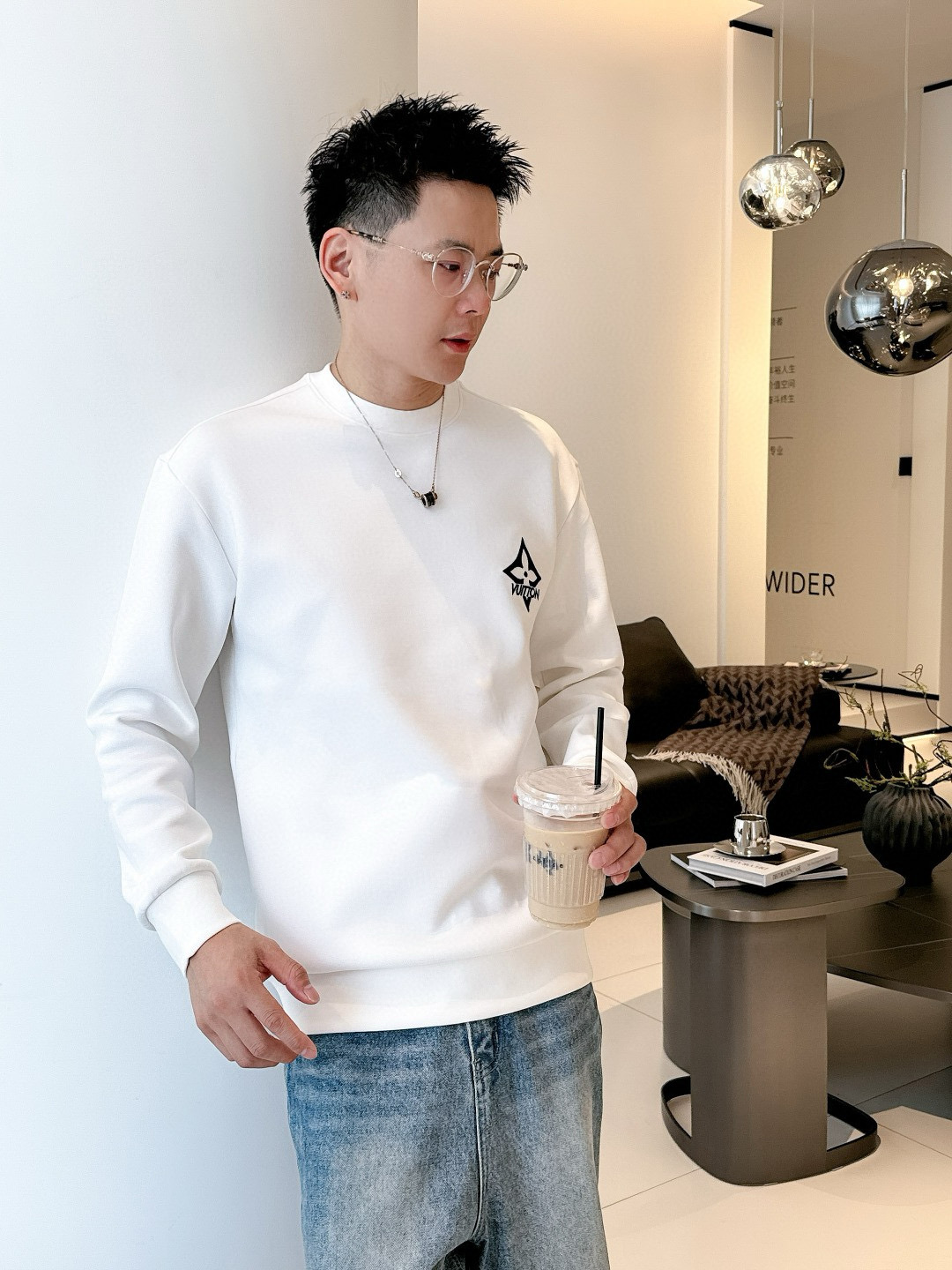 루이비통  남자 맨투맨 후드티