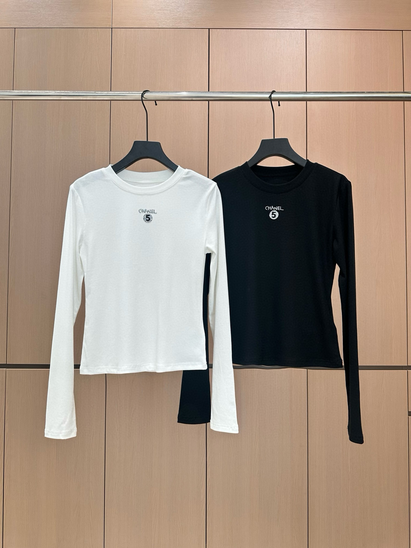 샤넬 여자 긴팔 티셔츠 2컬러