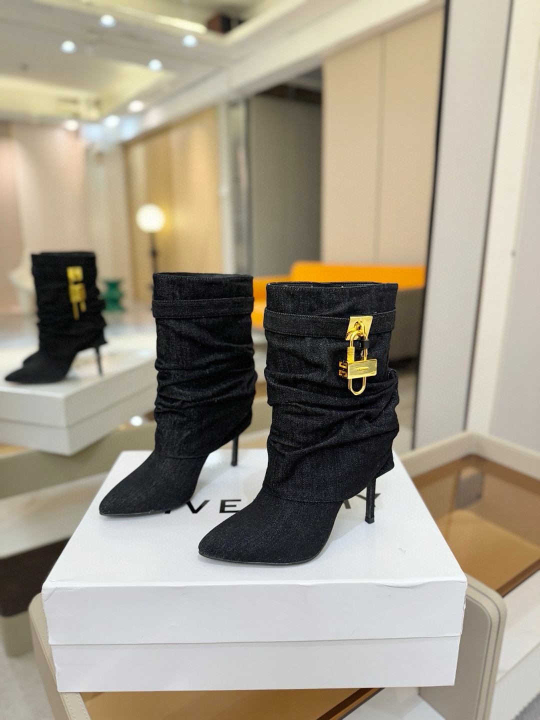 지방시 10CM 여자 부츠