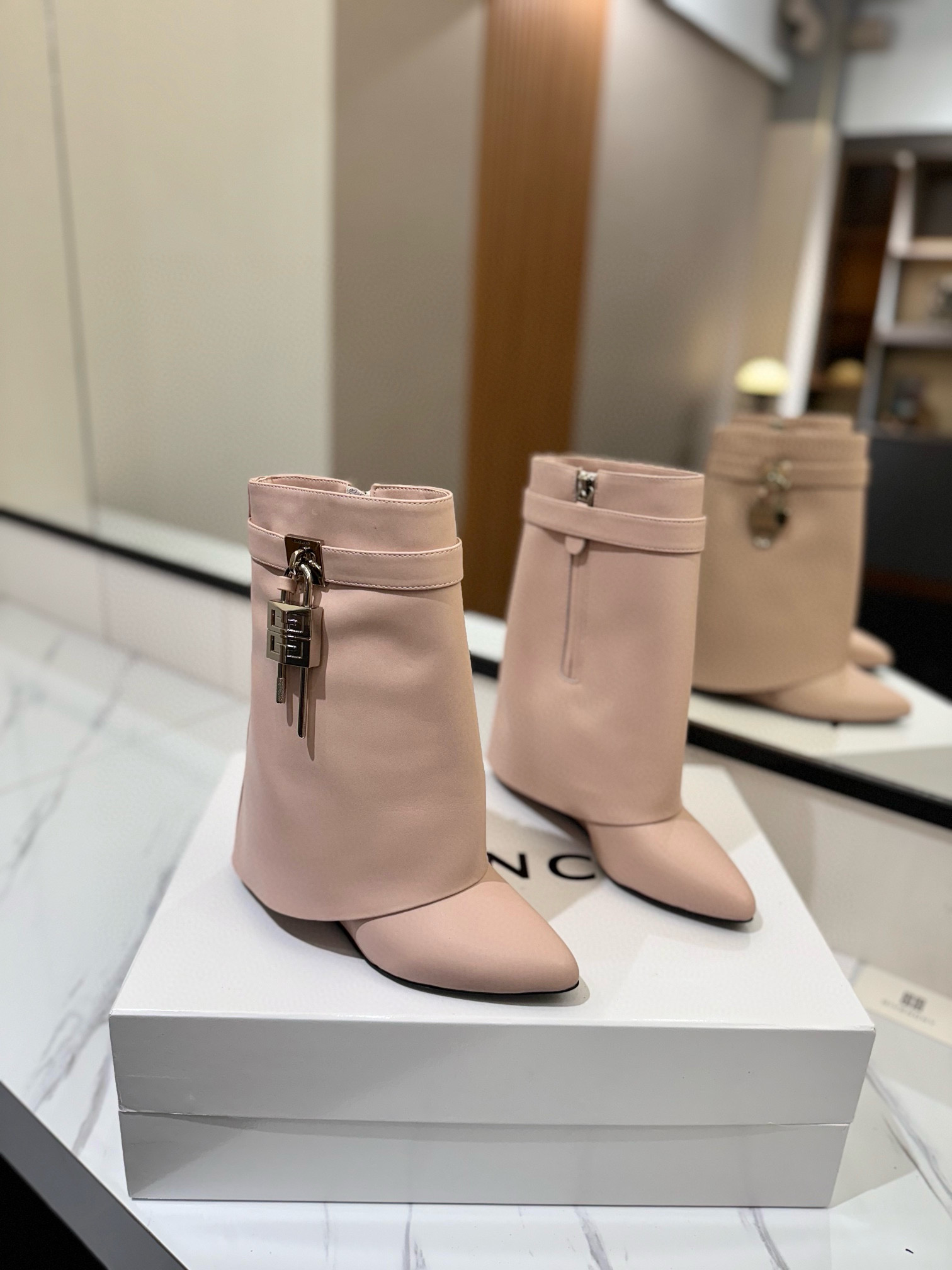 지방시 8.5CM 여자 부츠