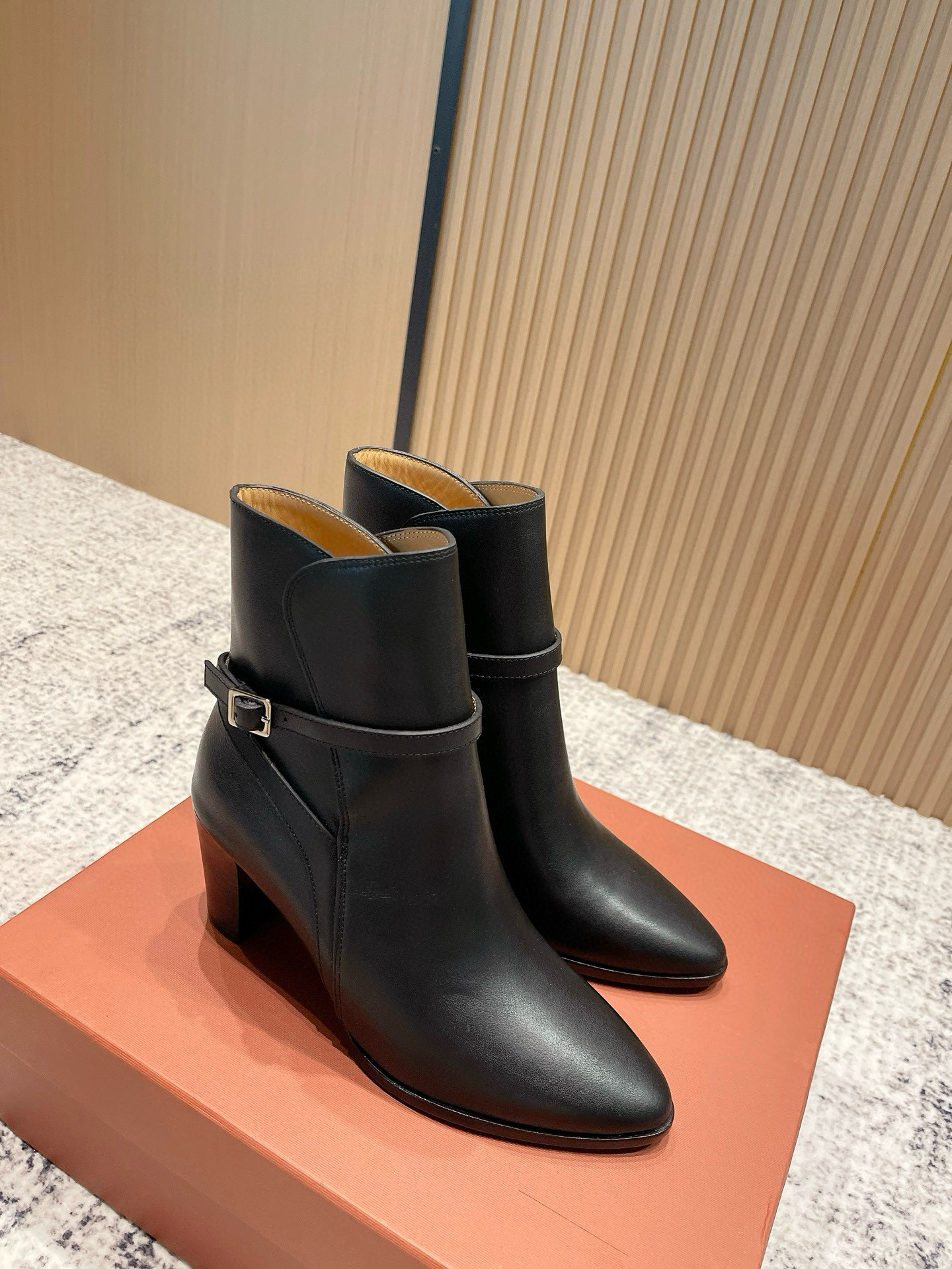 로로피아나 7CM 여자 부츠