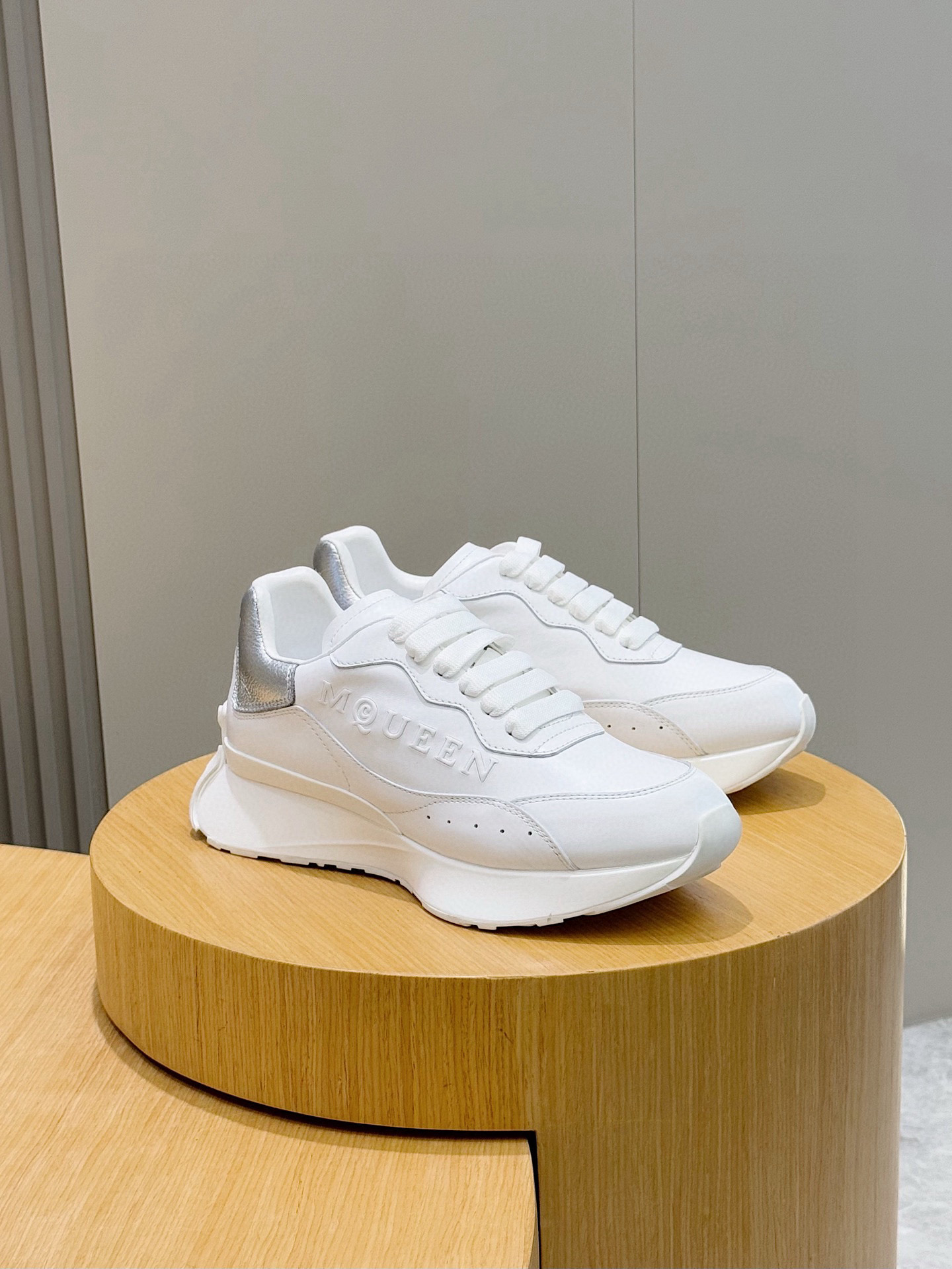 알렉산더 맥퀸 남녀공용 신발 운동화 스니커즈