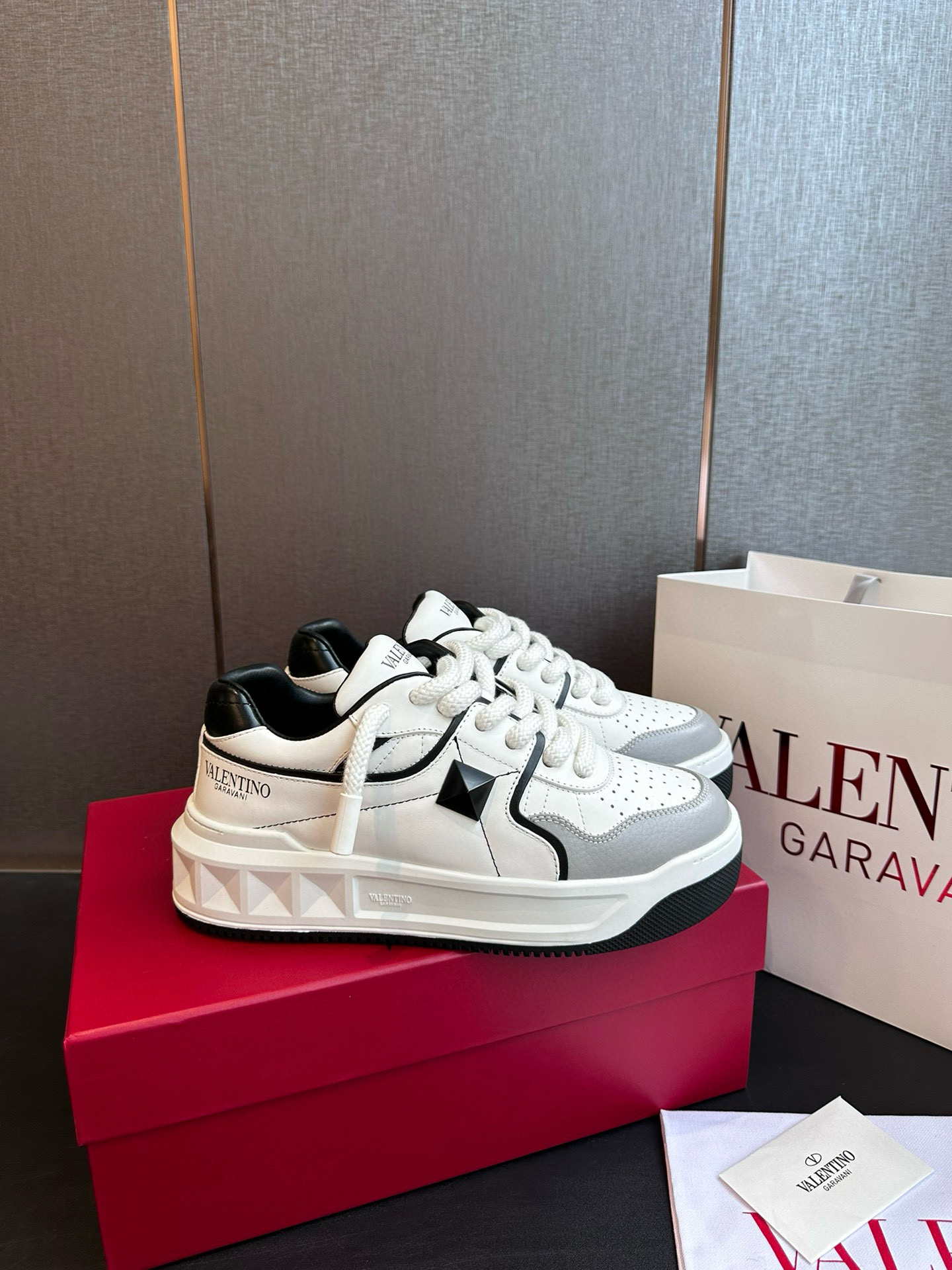 발렌티노 남녀공용 신발 운동화 스니커즈