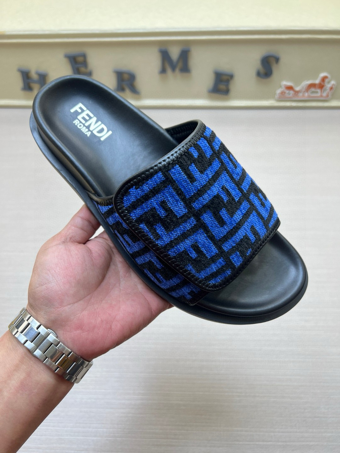 펜디 남자 슬리퍼