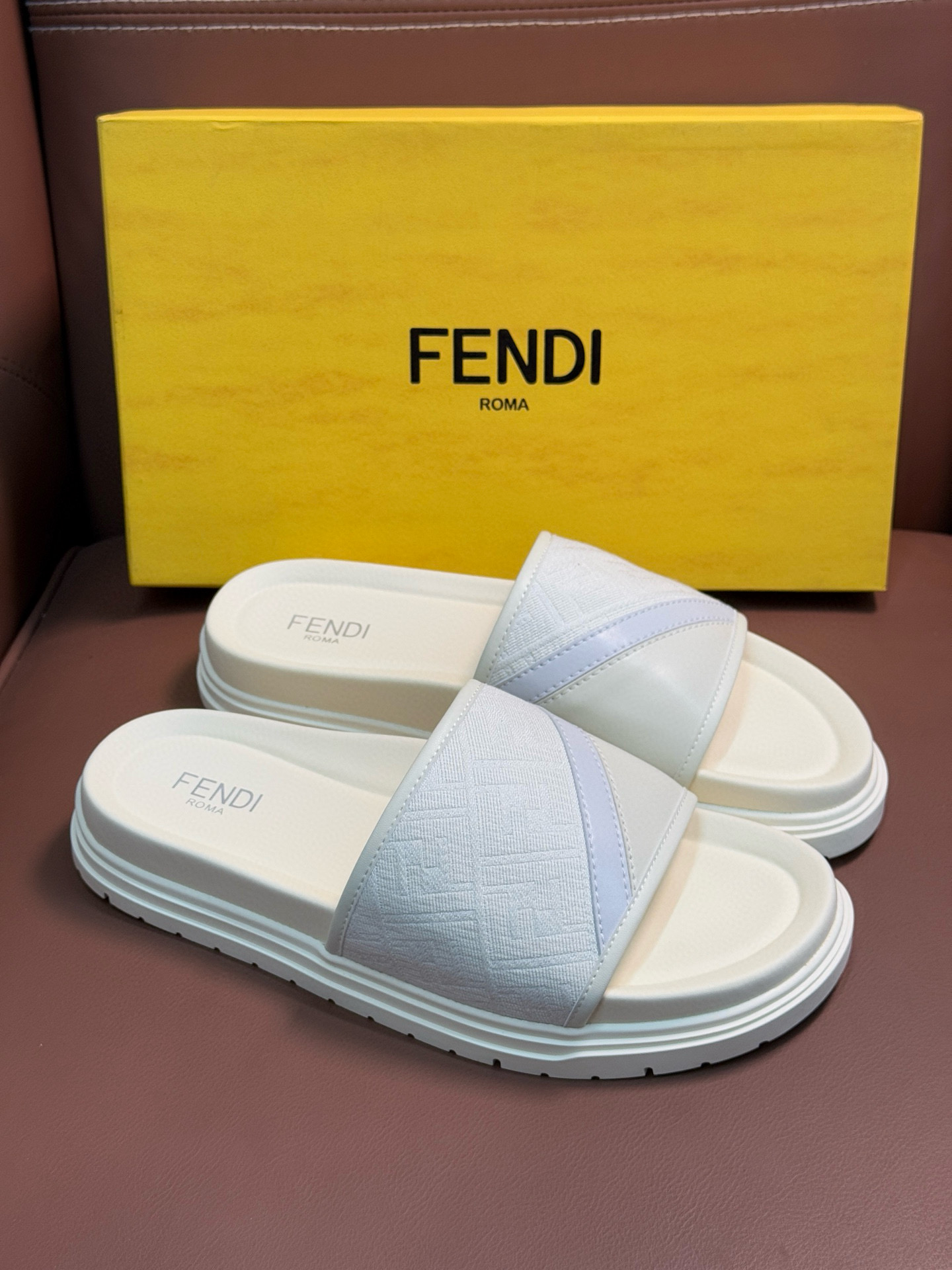 펜디 남자 슬리퍼