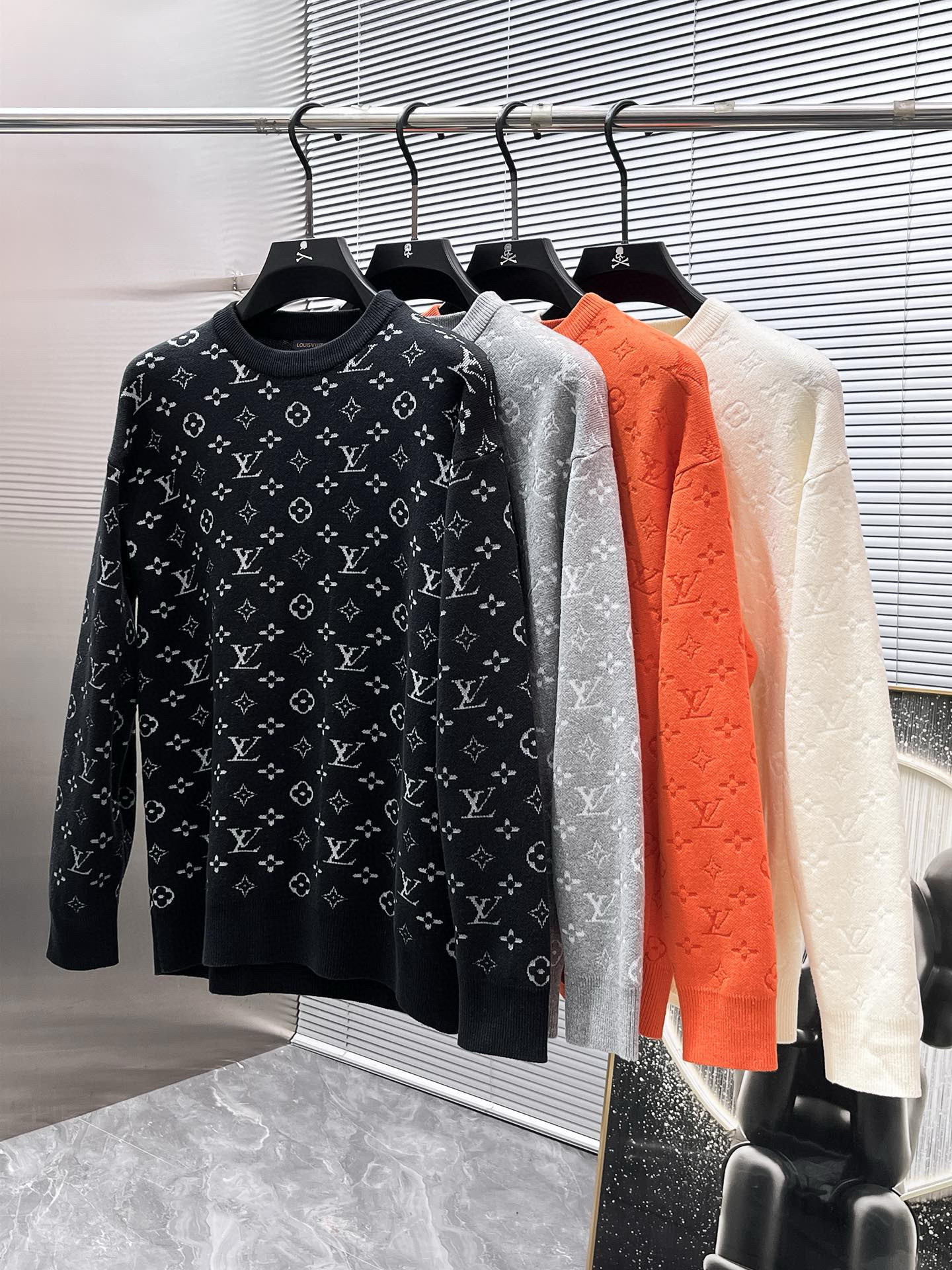 루이비통 4컬러 남자 니트