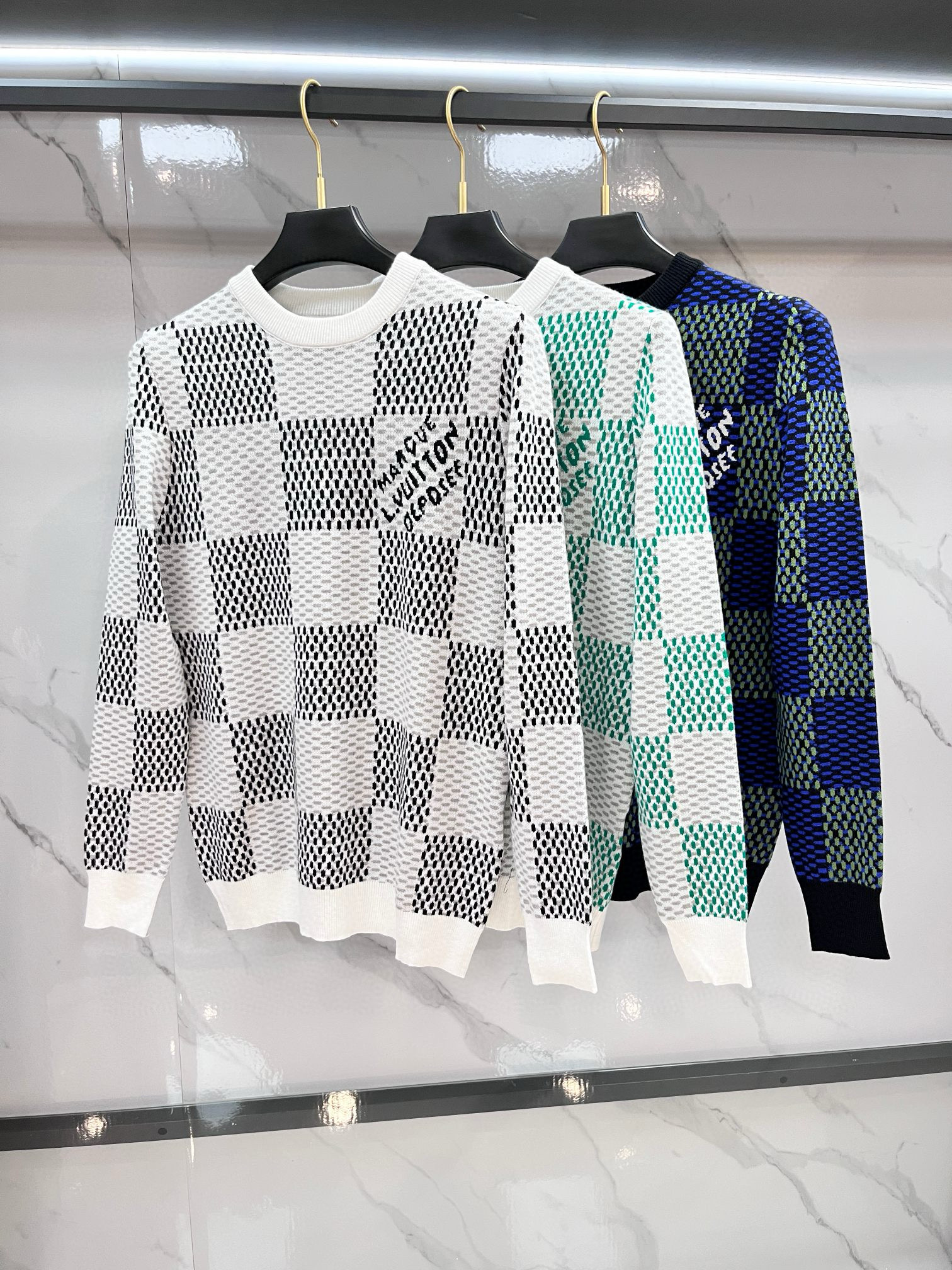 루이비통 3컬러 남자 니트