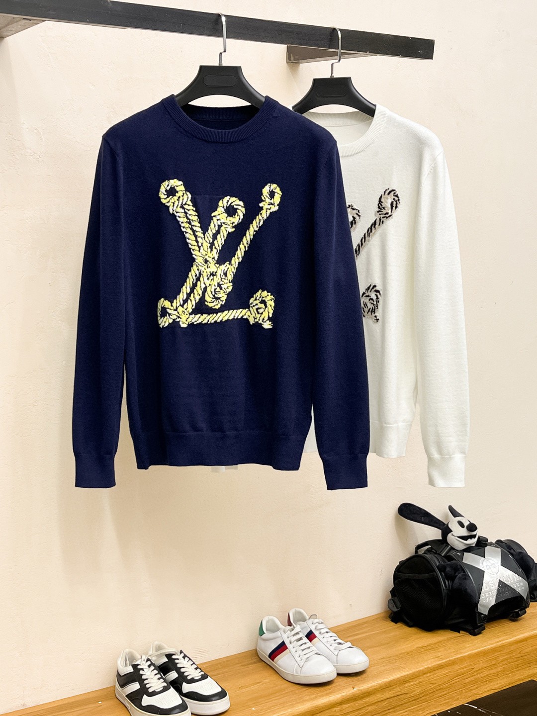 루이비통 2컬러 남자 니트