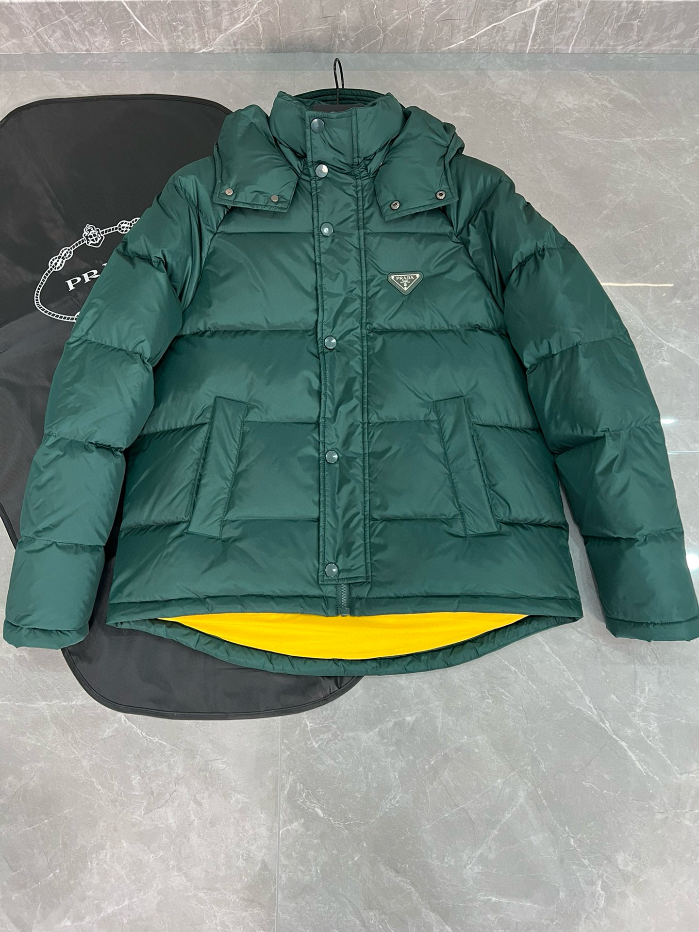 프라다 남녀공용 패딩