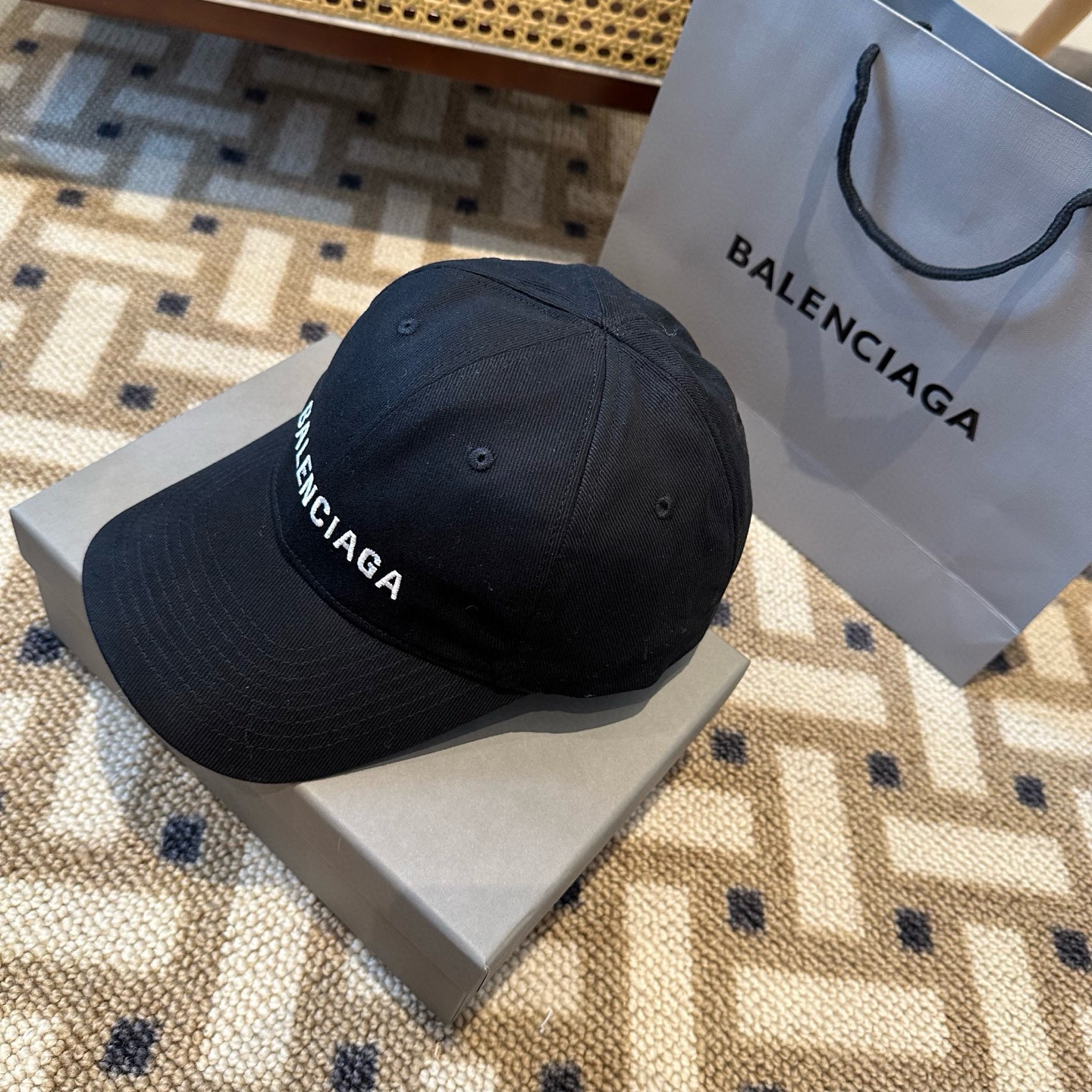 발렌시아가 모자