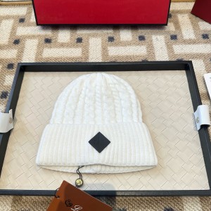 로로피아나 겨울 모자