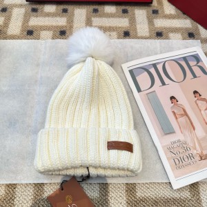 로로피아나 겨울 모자