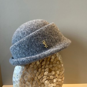 생로랑 겨울 모자