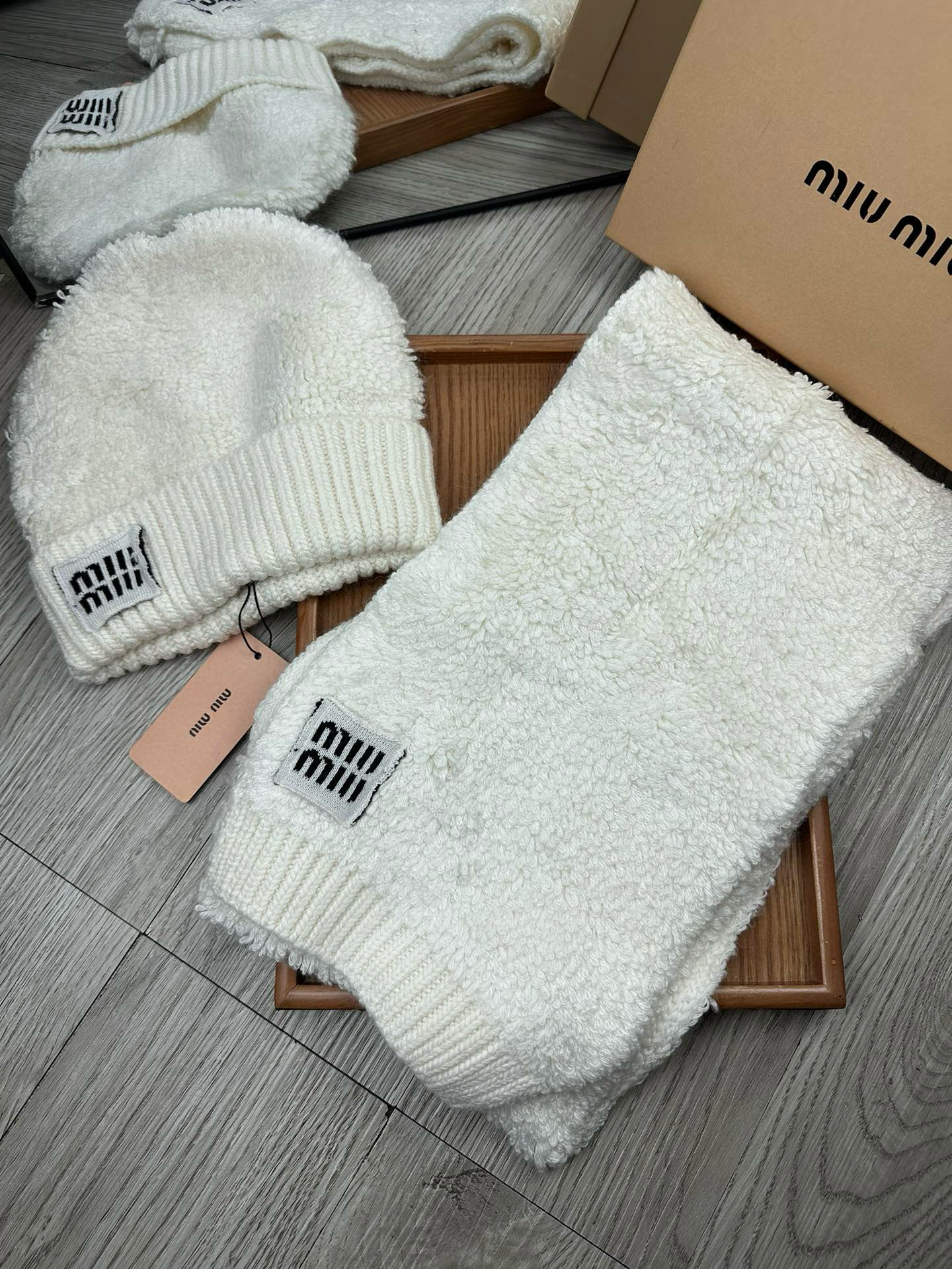 미우미우 겨울 모자 세트