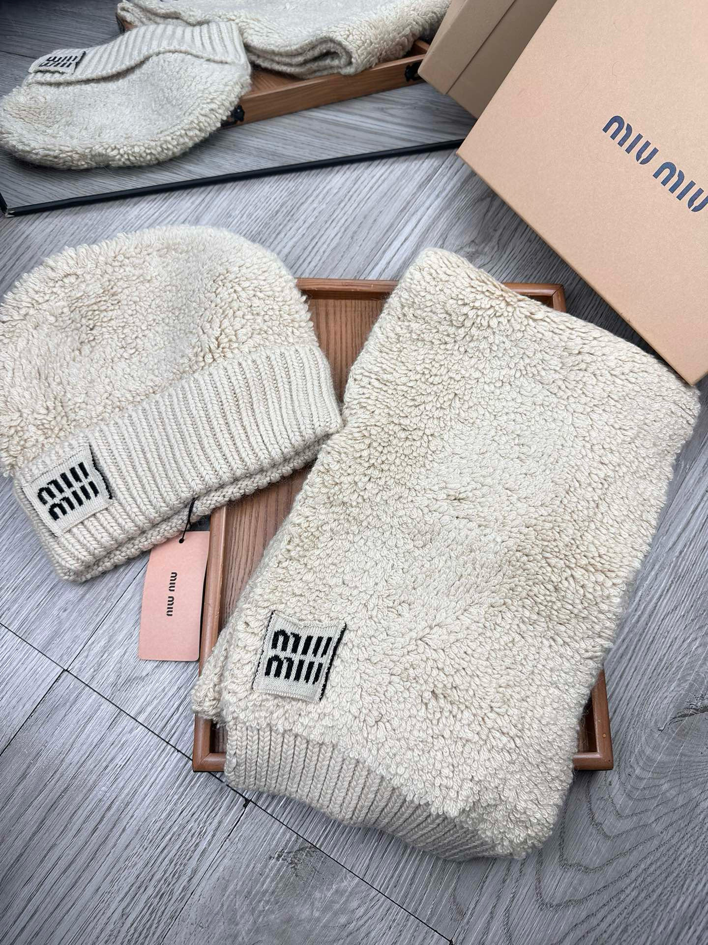 미우미우 겨울 모자 세트