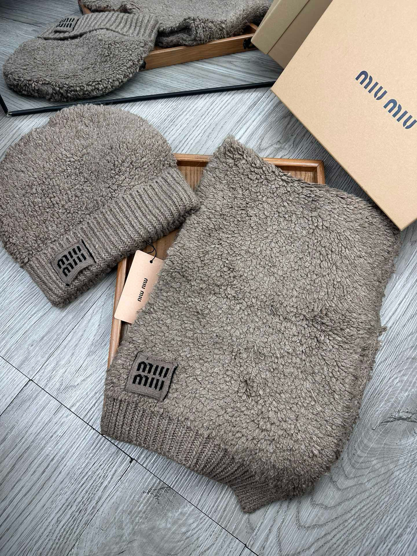미우미우 겨울 모자 세트
