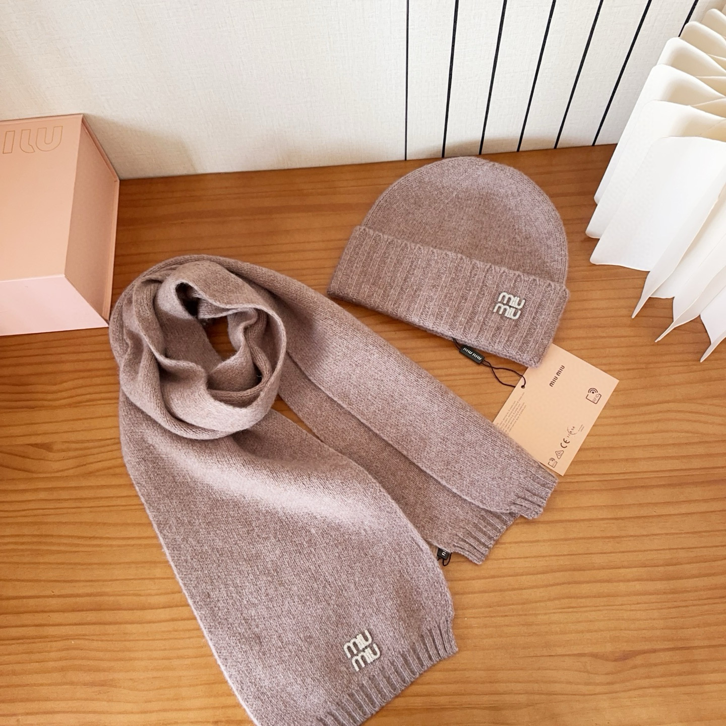 미우미우 겨울 모자 세트