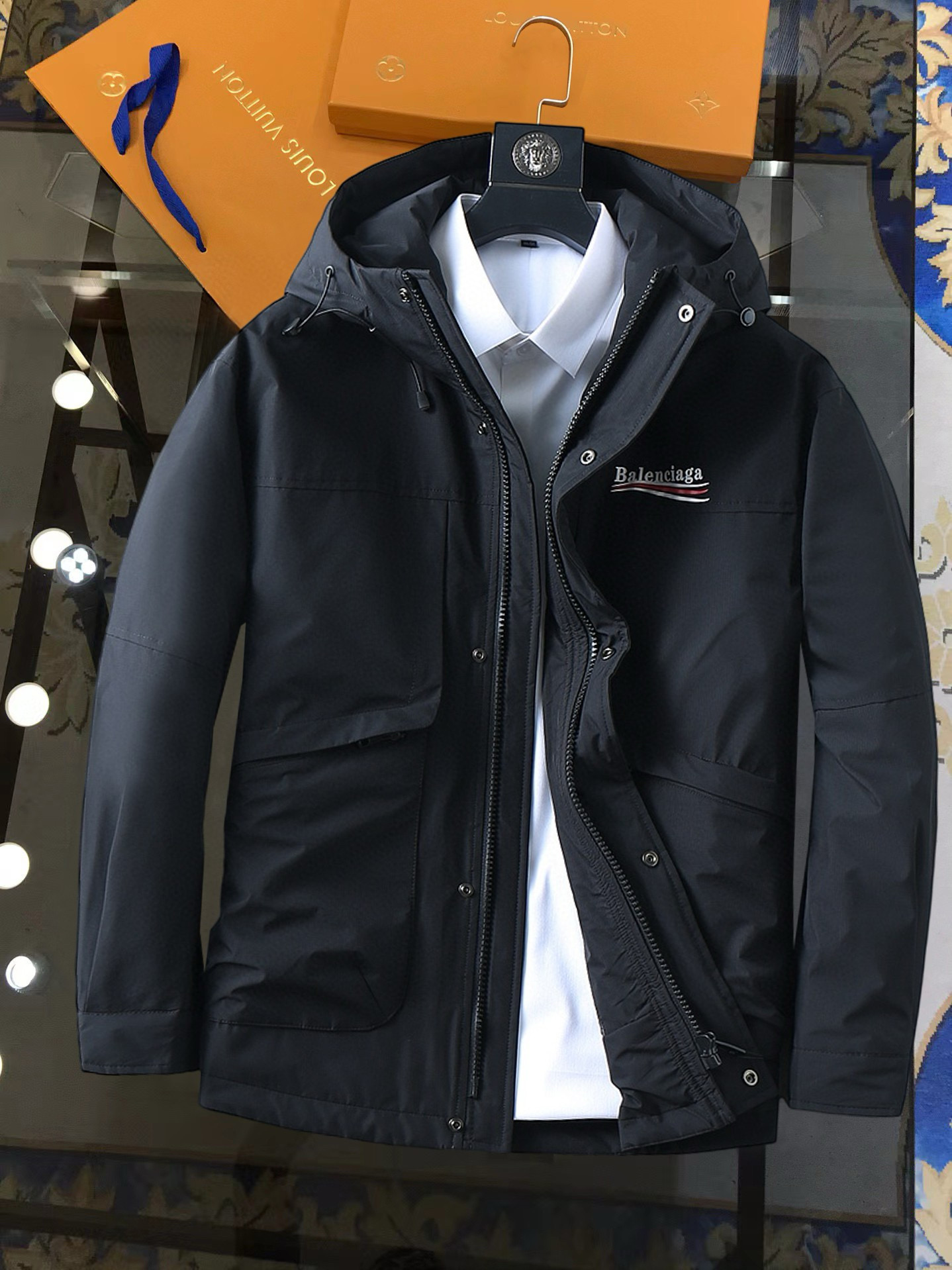 발렌시아가 남자 패딩