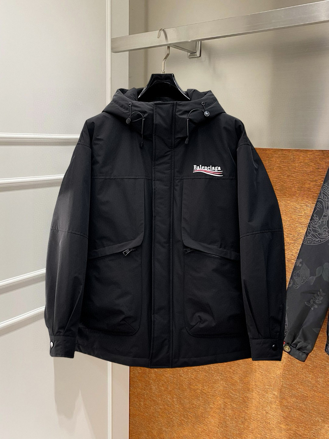 발렌시아가 남자 패딩