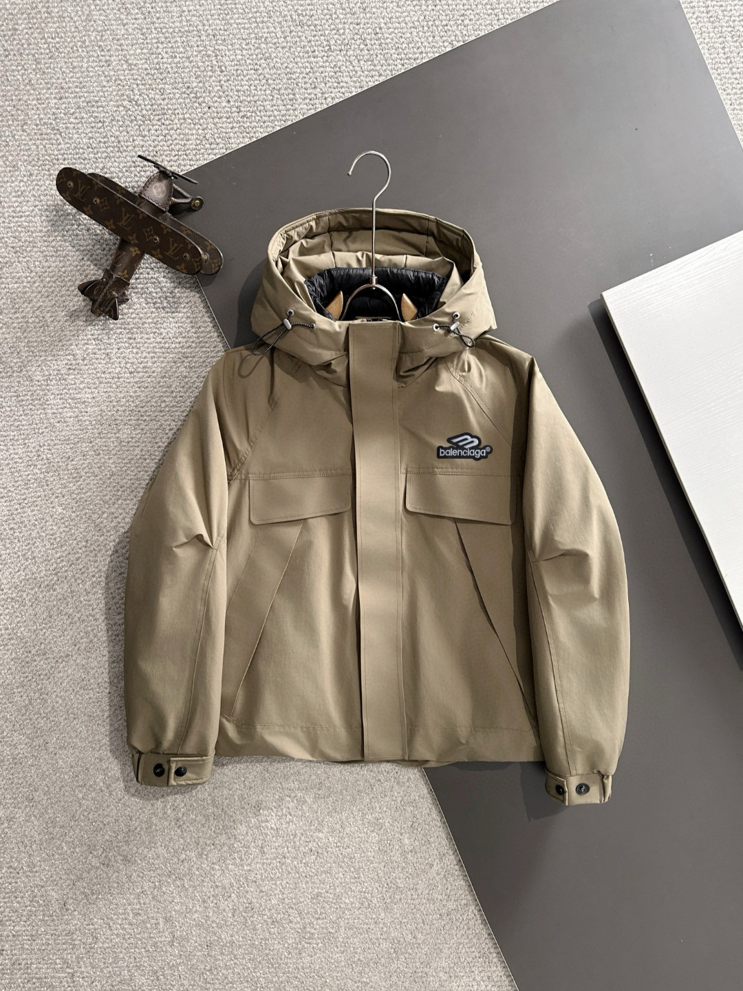 발렌시아가 남자 패딩