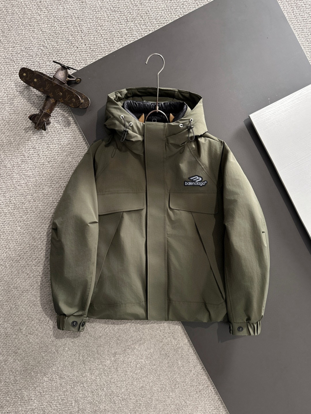 발렌시아가 남자 패딩