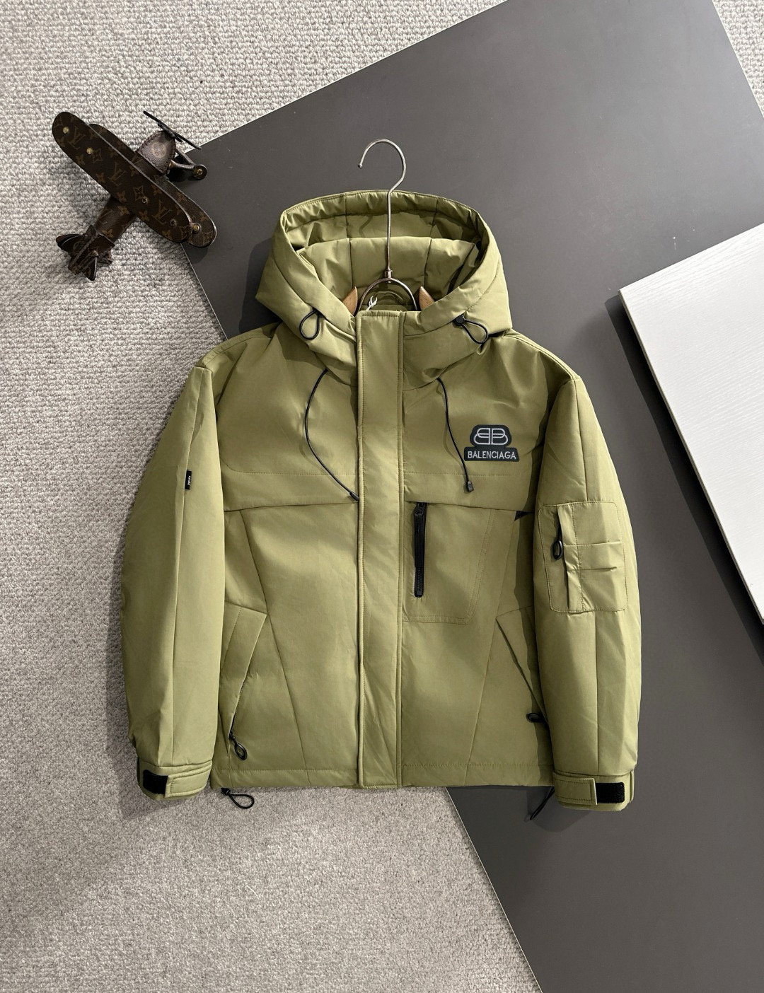 발렌시아가 남자 패딩