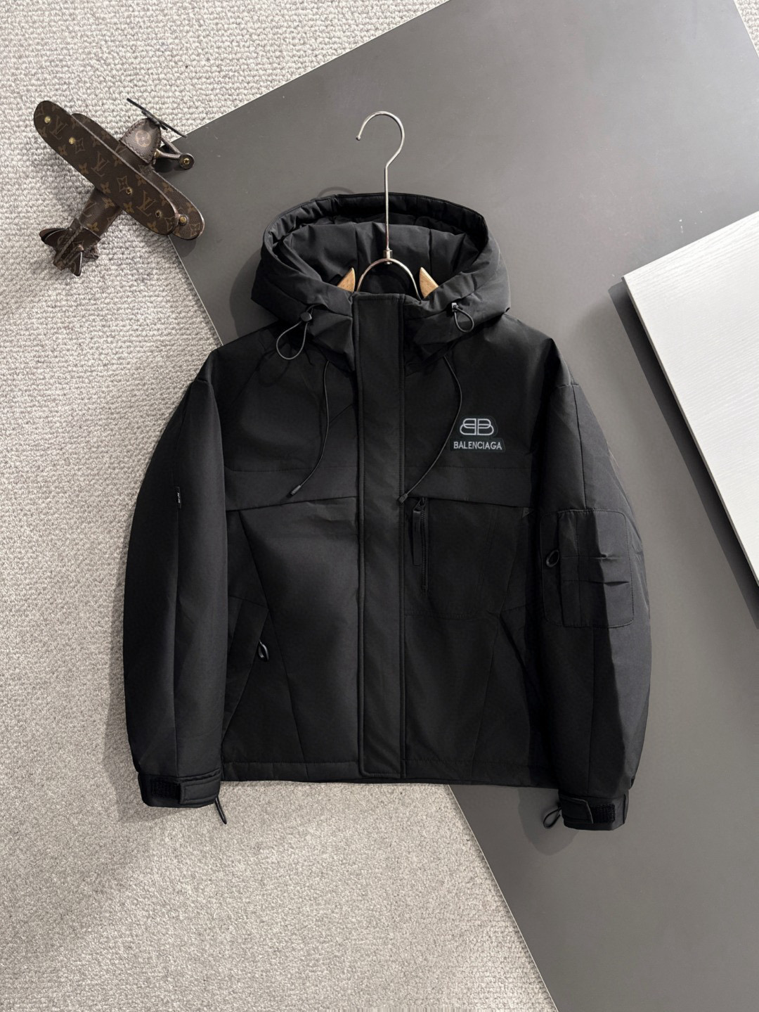 발렌시아가 남자 패딩