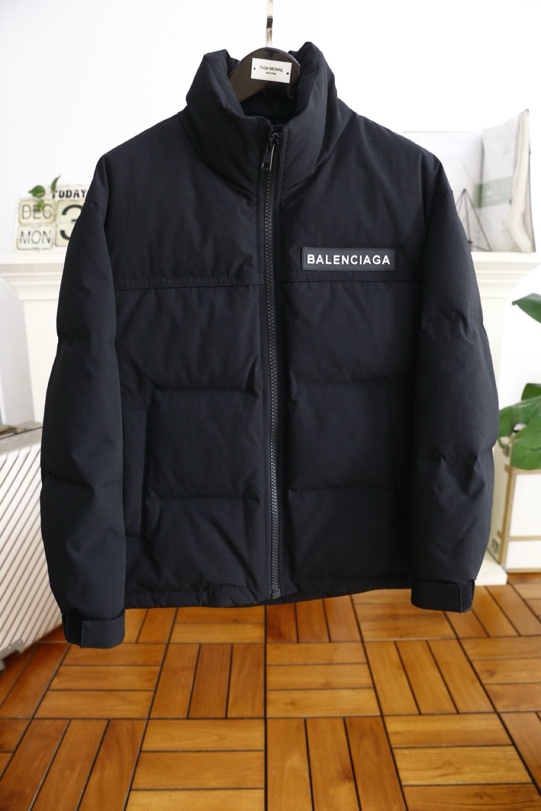 발렌시아가 남자 패딩