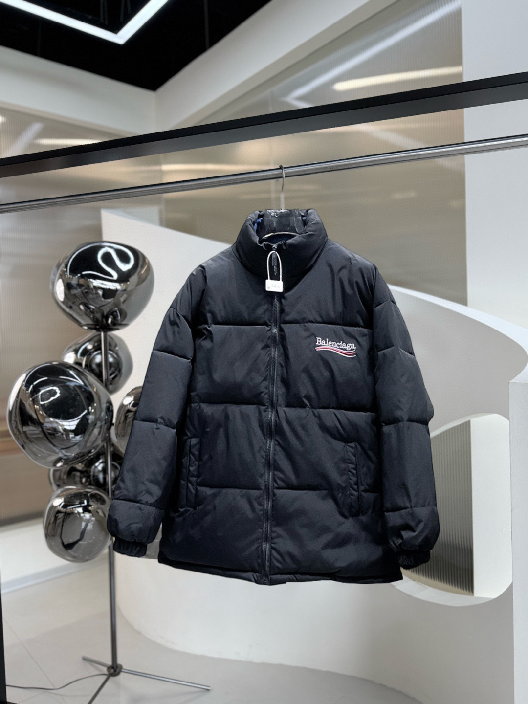 발렌시아가 남자 패딩