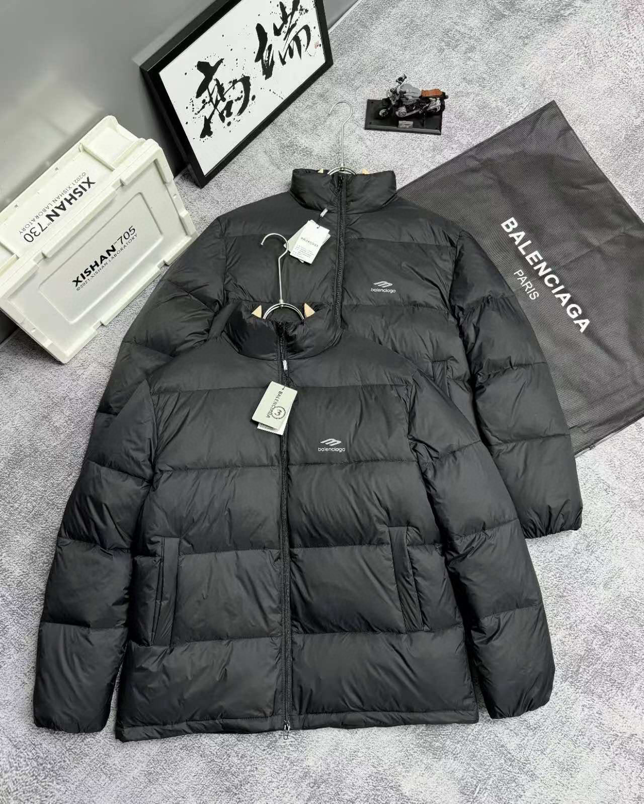 발렌시아가 남자 패딩