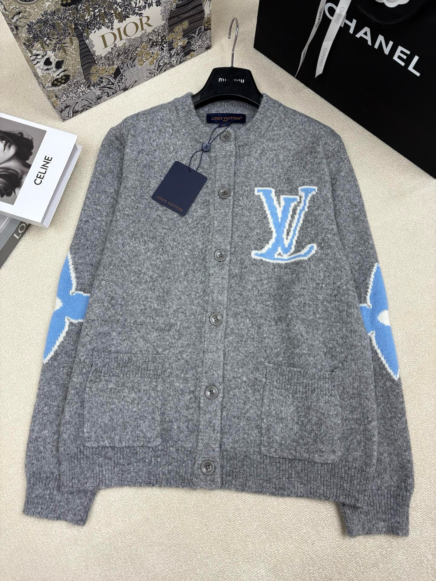 루이비통 여자 가디건
