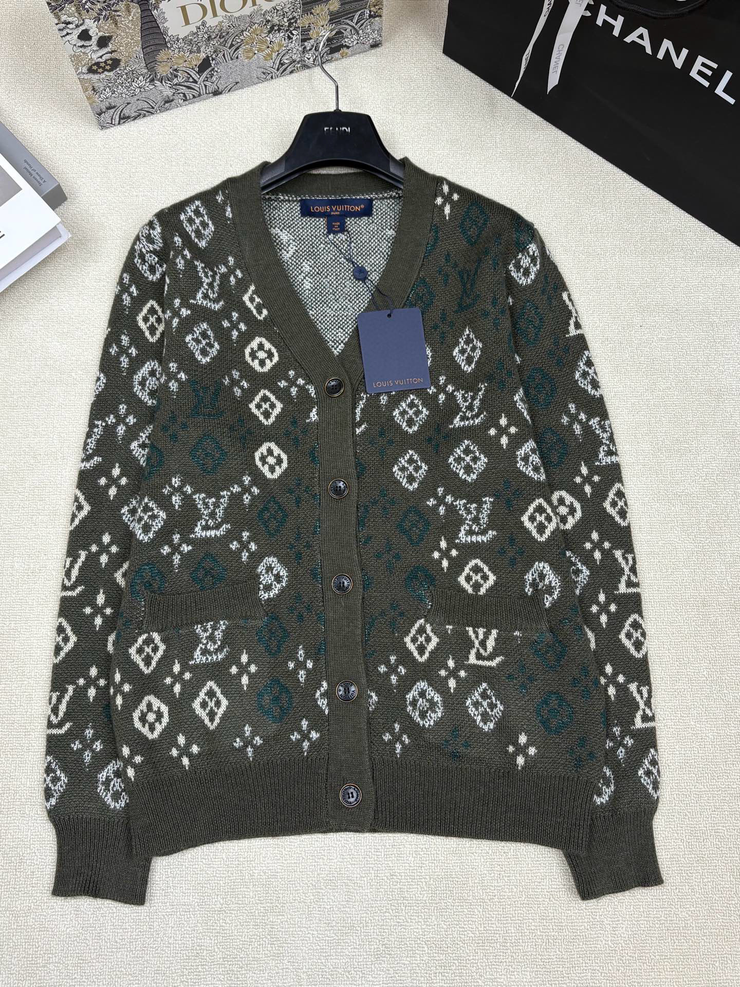 루이비통 여자 가디건