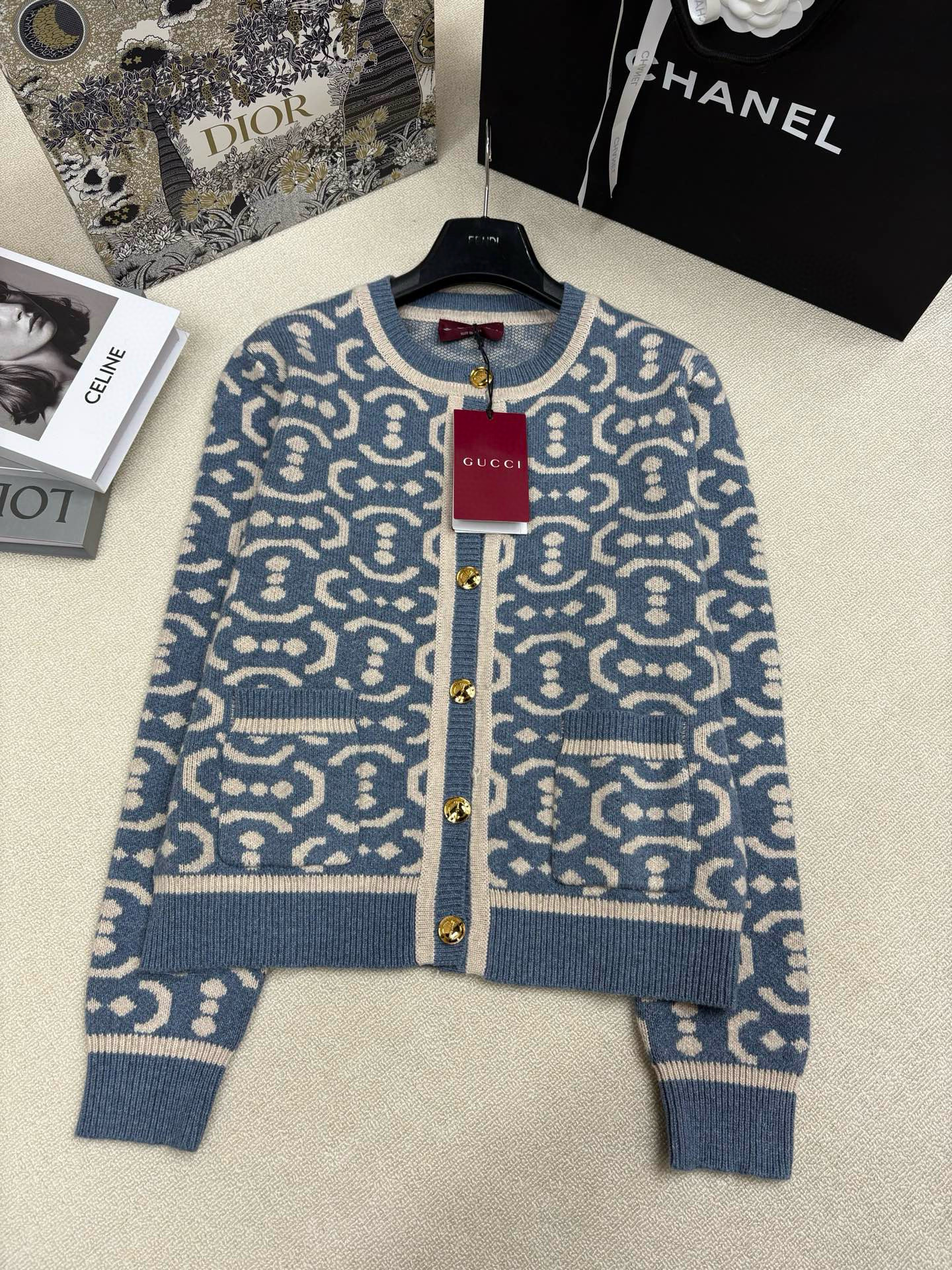 구찌 여자 가디건