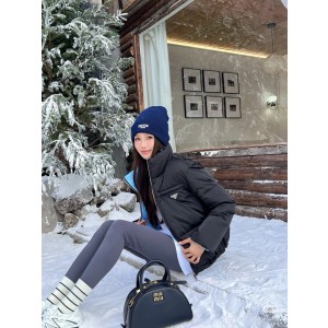 프라다 여자 패딩