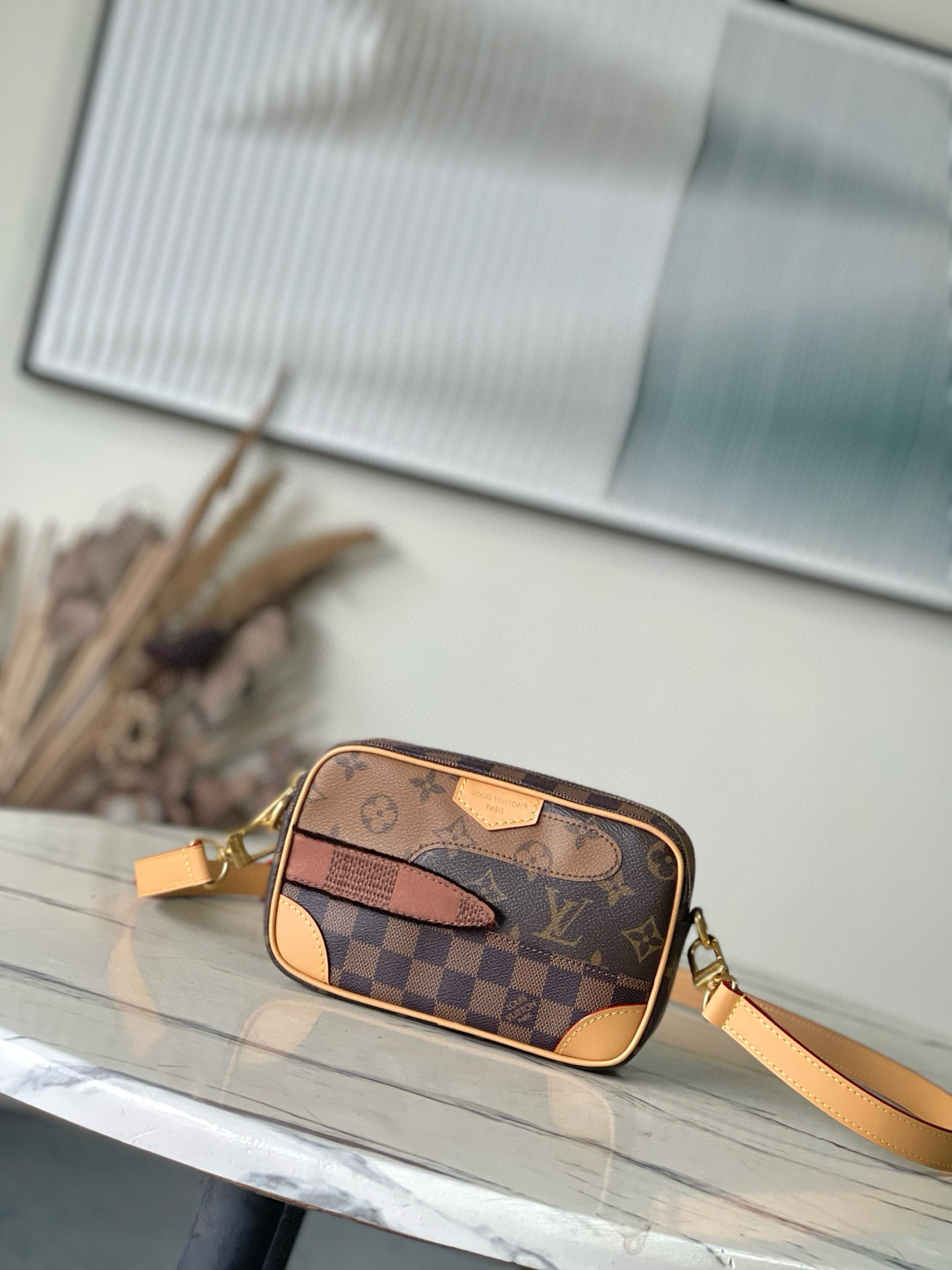 루이비통 M26020 남녀공용가방