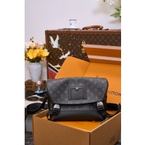 루이비통 M40511 남자가방