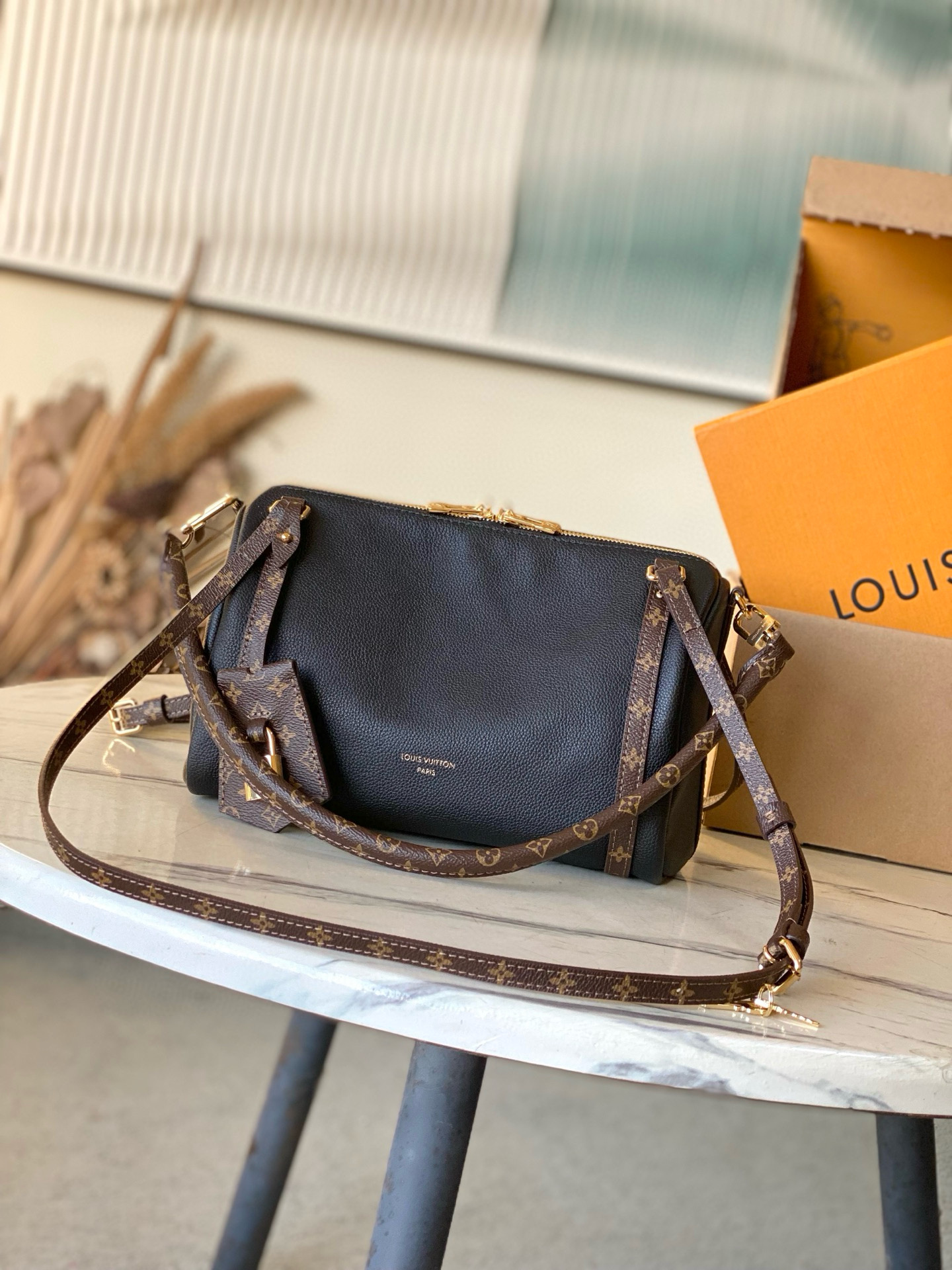 루이비통 M26039 여자가방