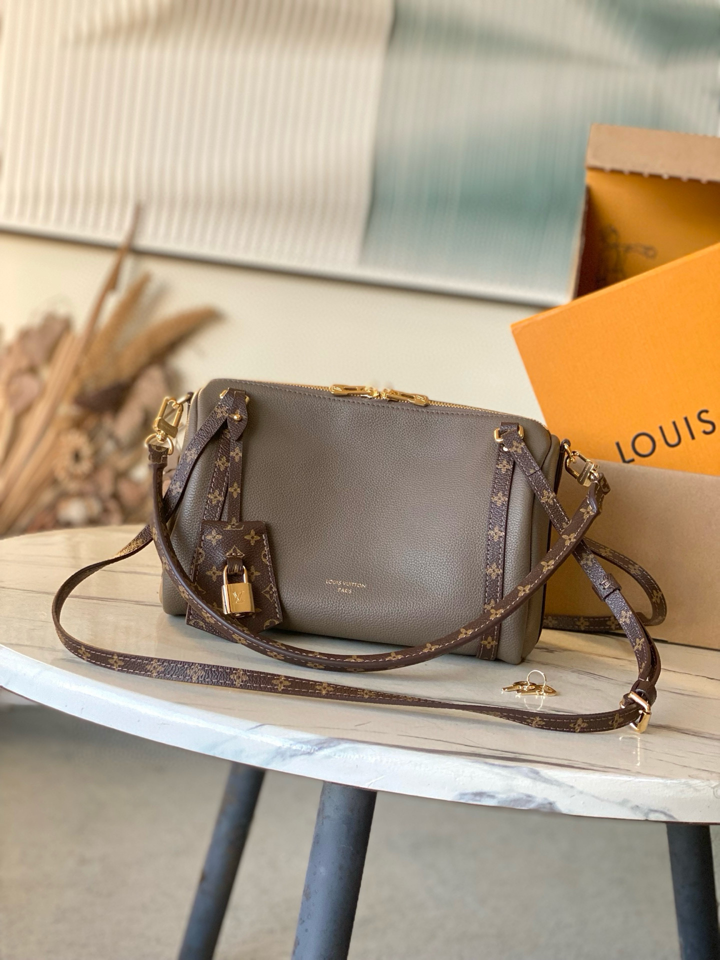 루이비통 M26360 여자가방