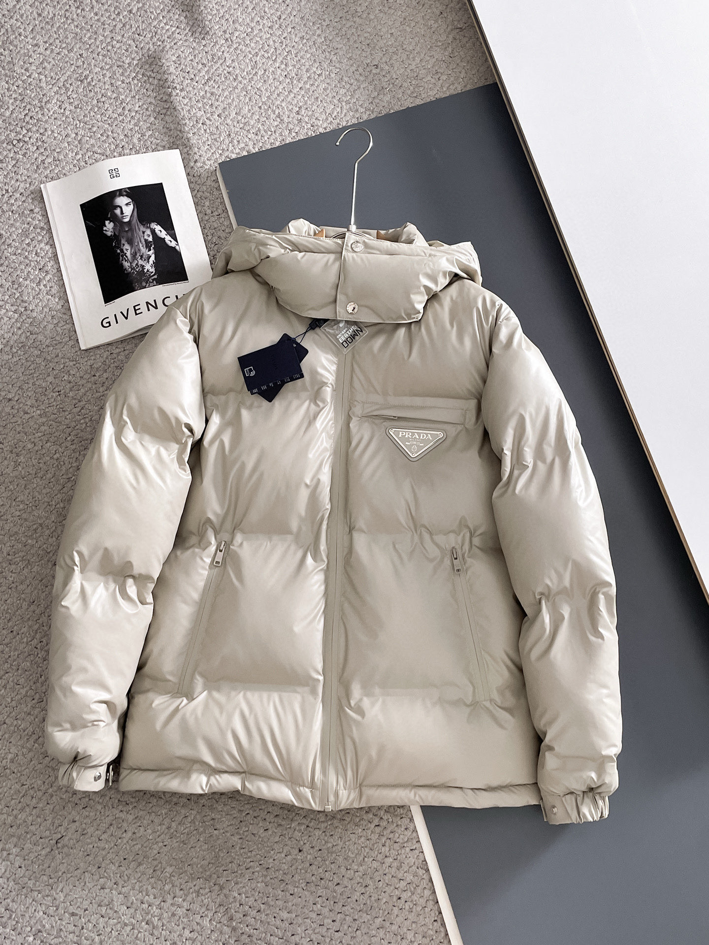 프라다 남자 패딩