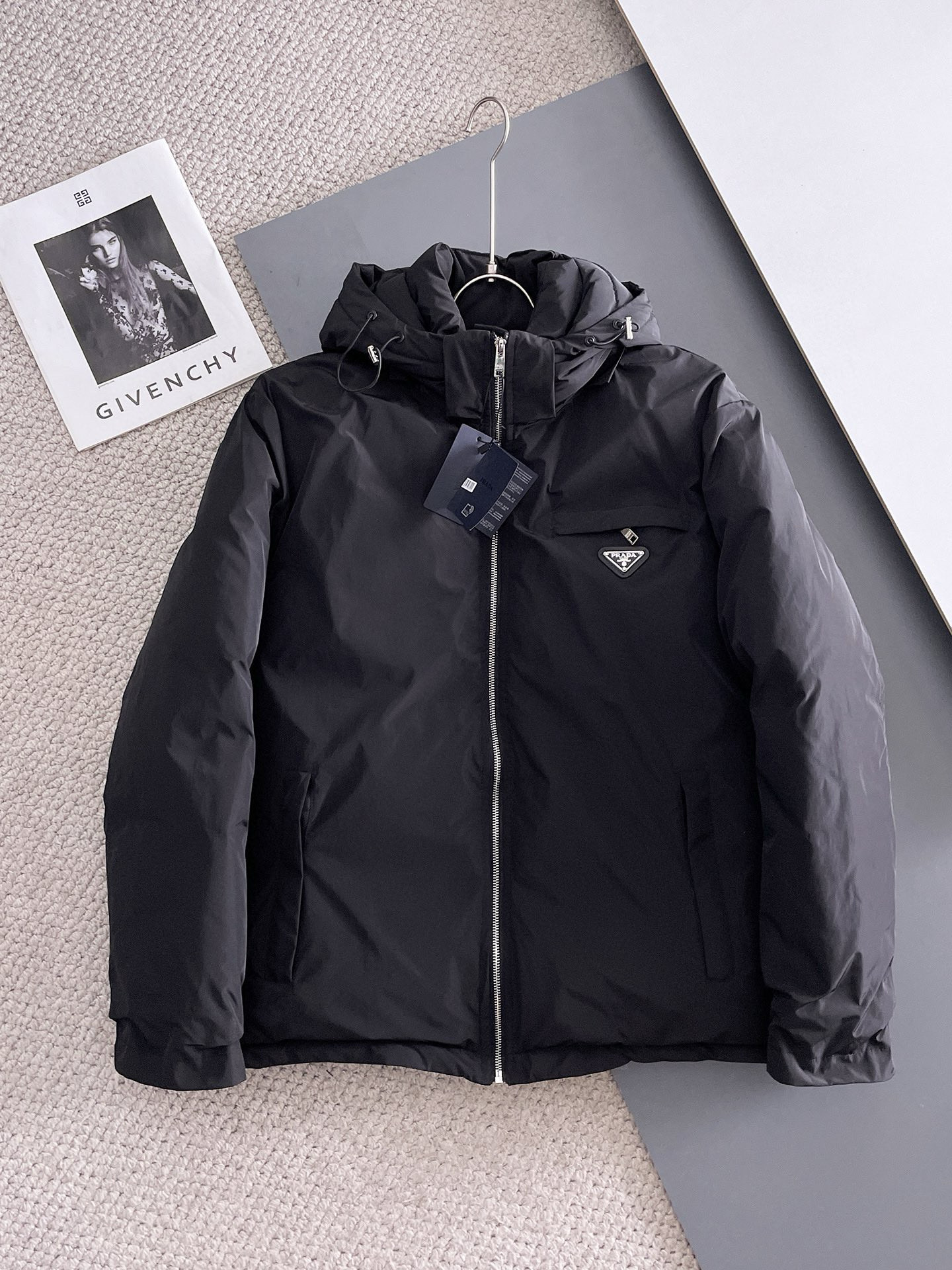 프라다 남자 패딩