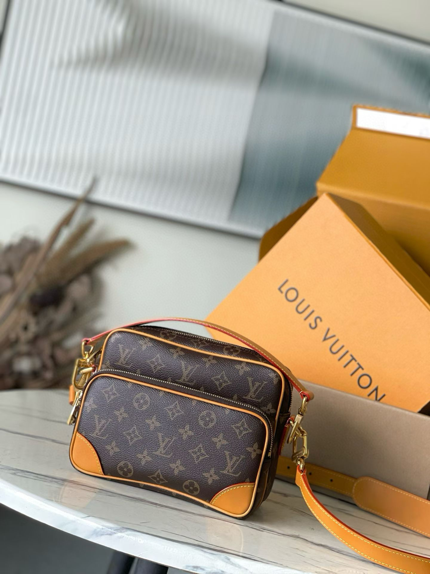 루이비통 M14016 남녀공용가방