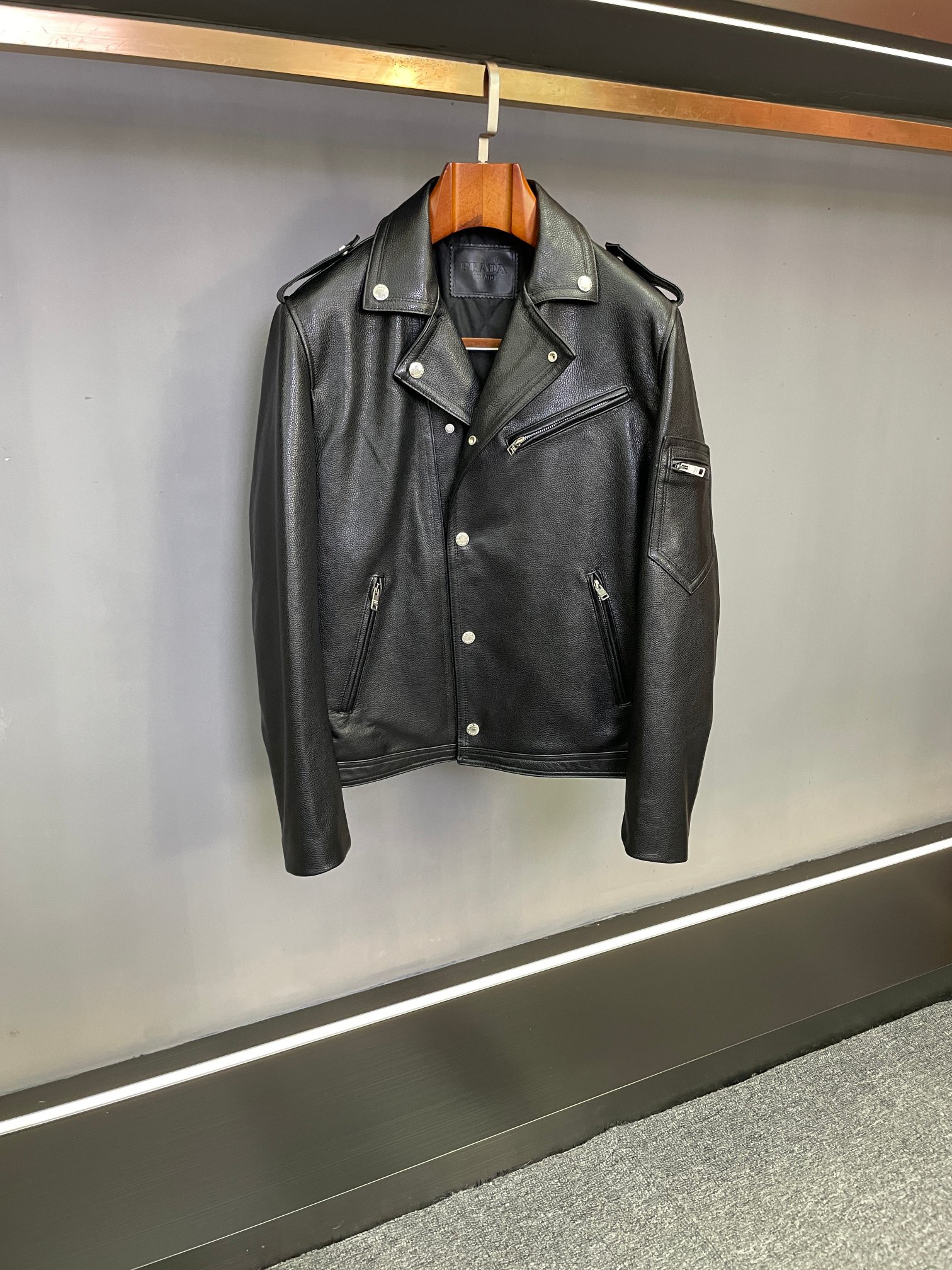 프라다 송아지가죽 자켓