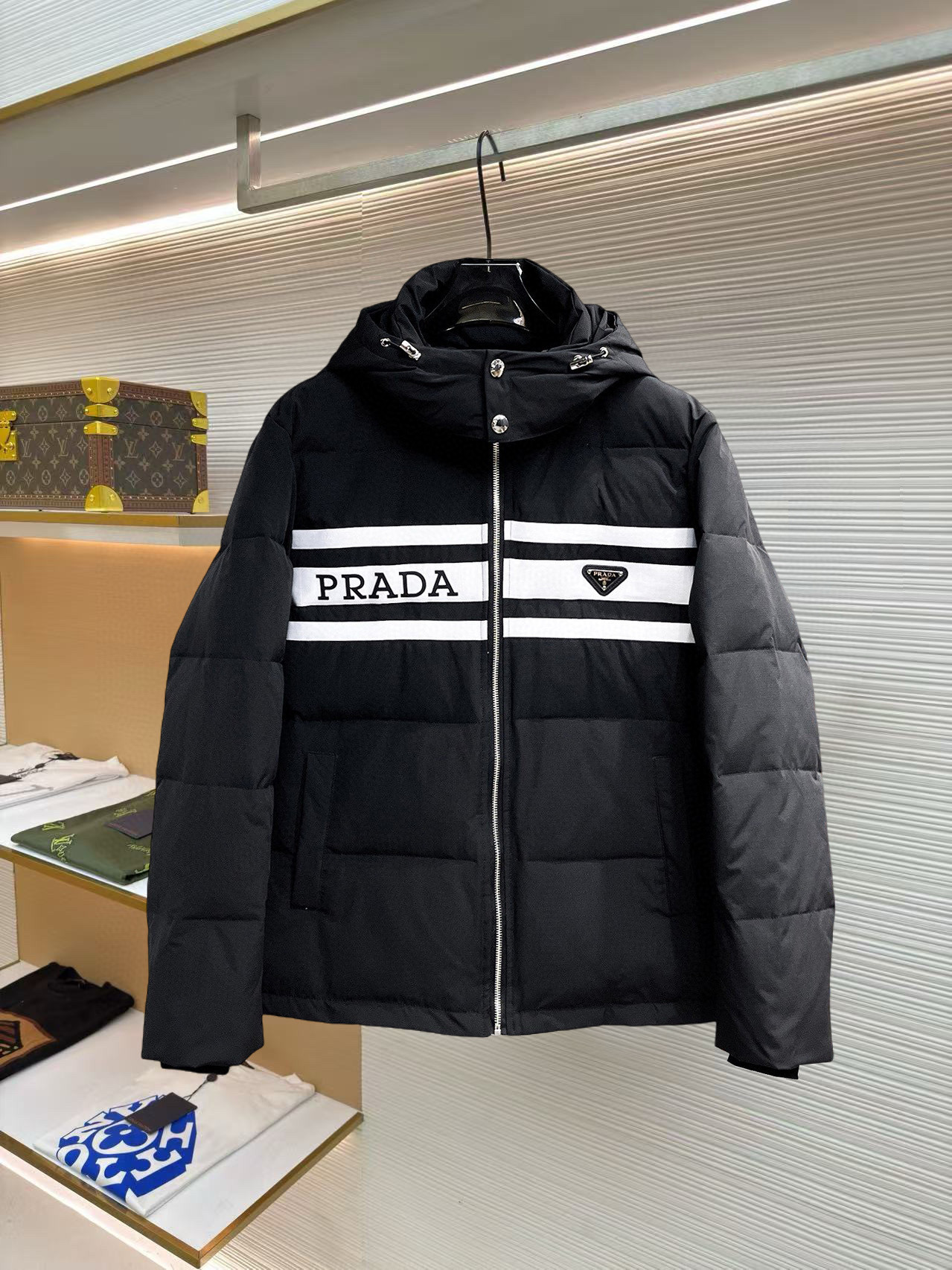 프라다 남자 패딩