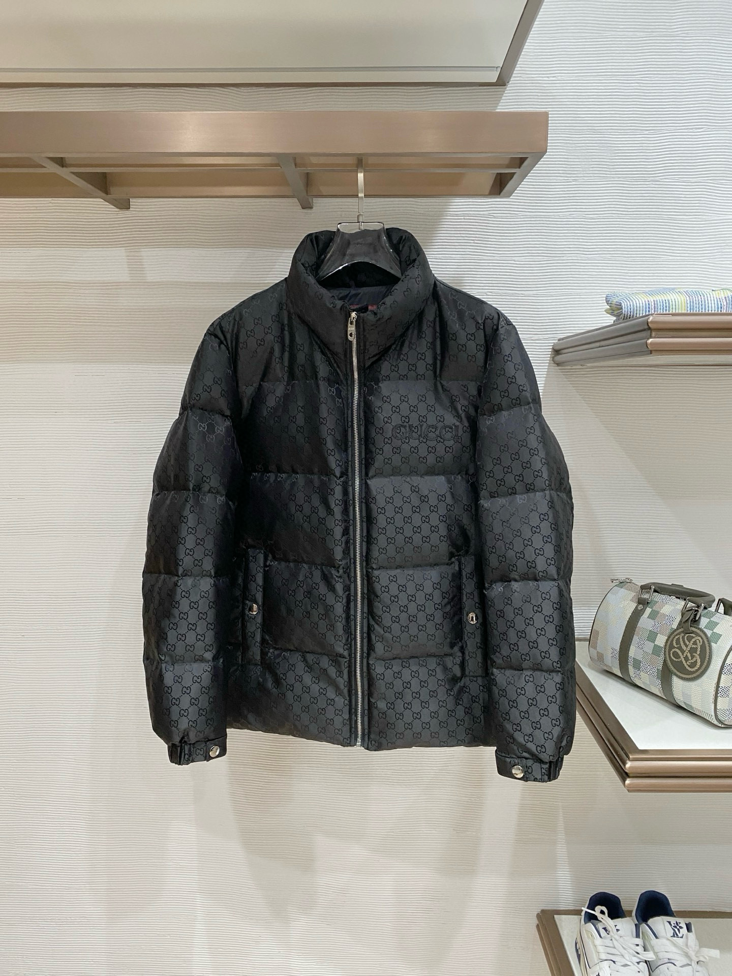 구찌 남자 패딩