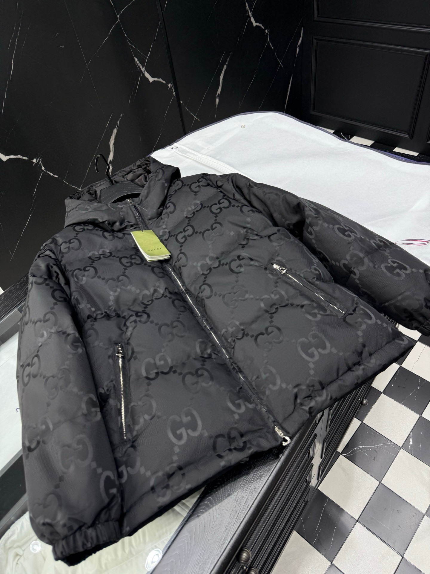 구찌 남자 패딩