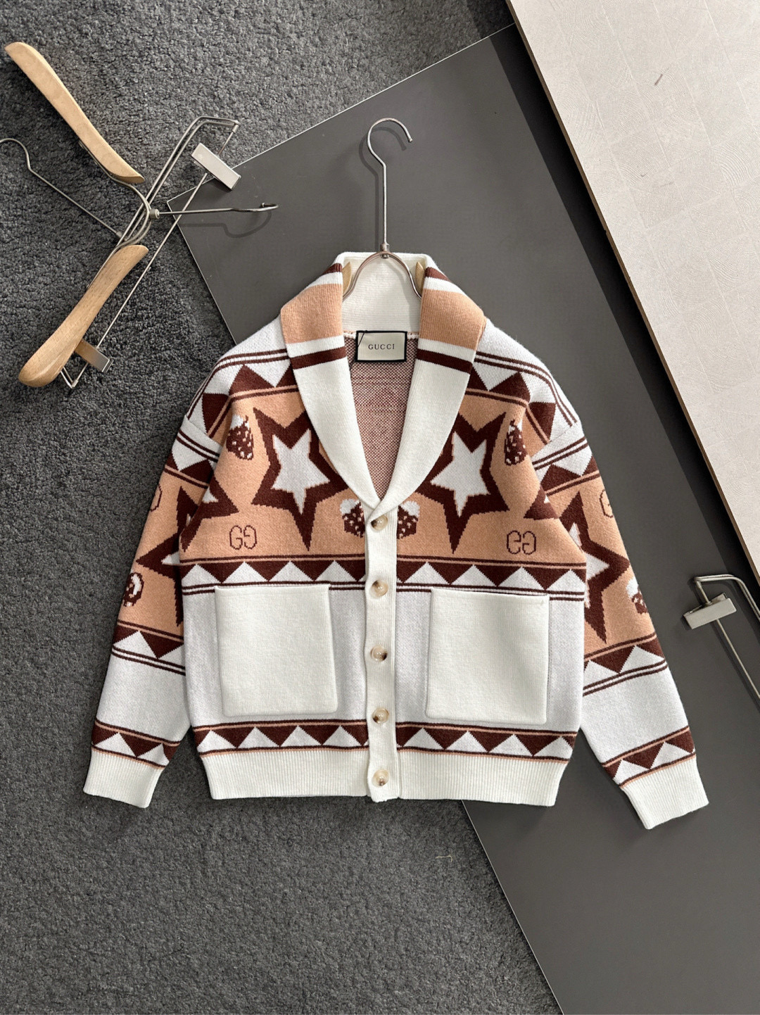 구찌 남자 가디건