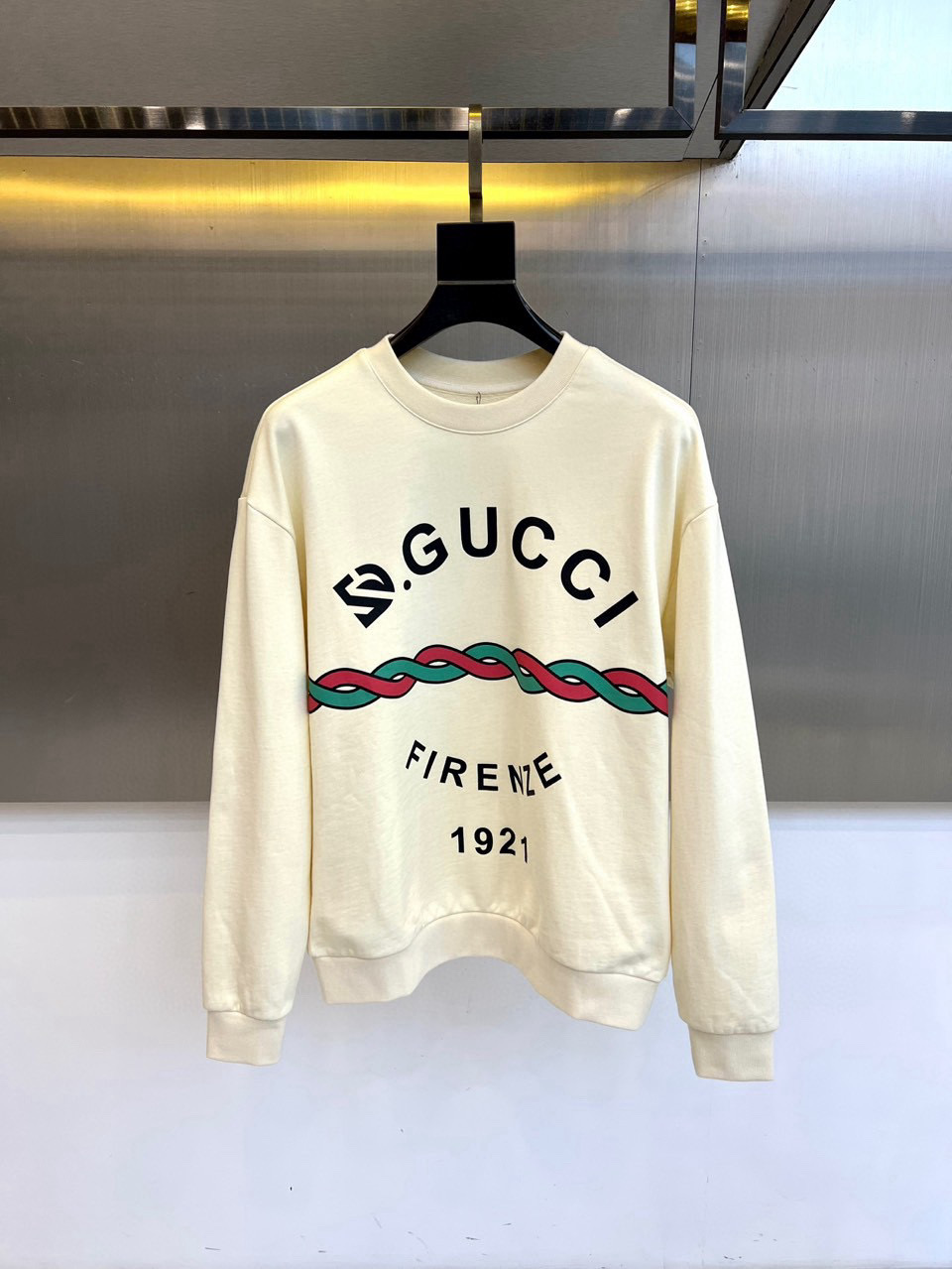 구찌 남자 맨투맨